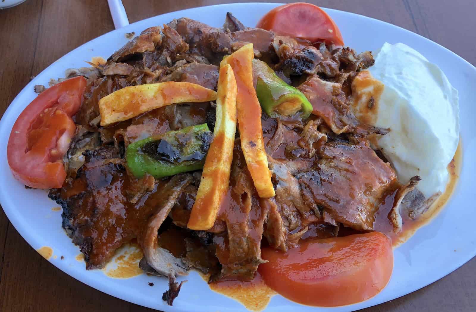 İskender kebab at Zeynel Gülkardeşler Kebap Salonu