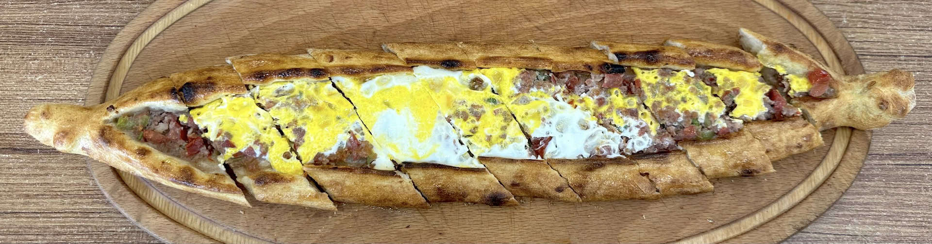 Kuşbasılı pide with egg at Özlem Karadeniz