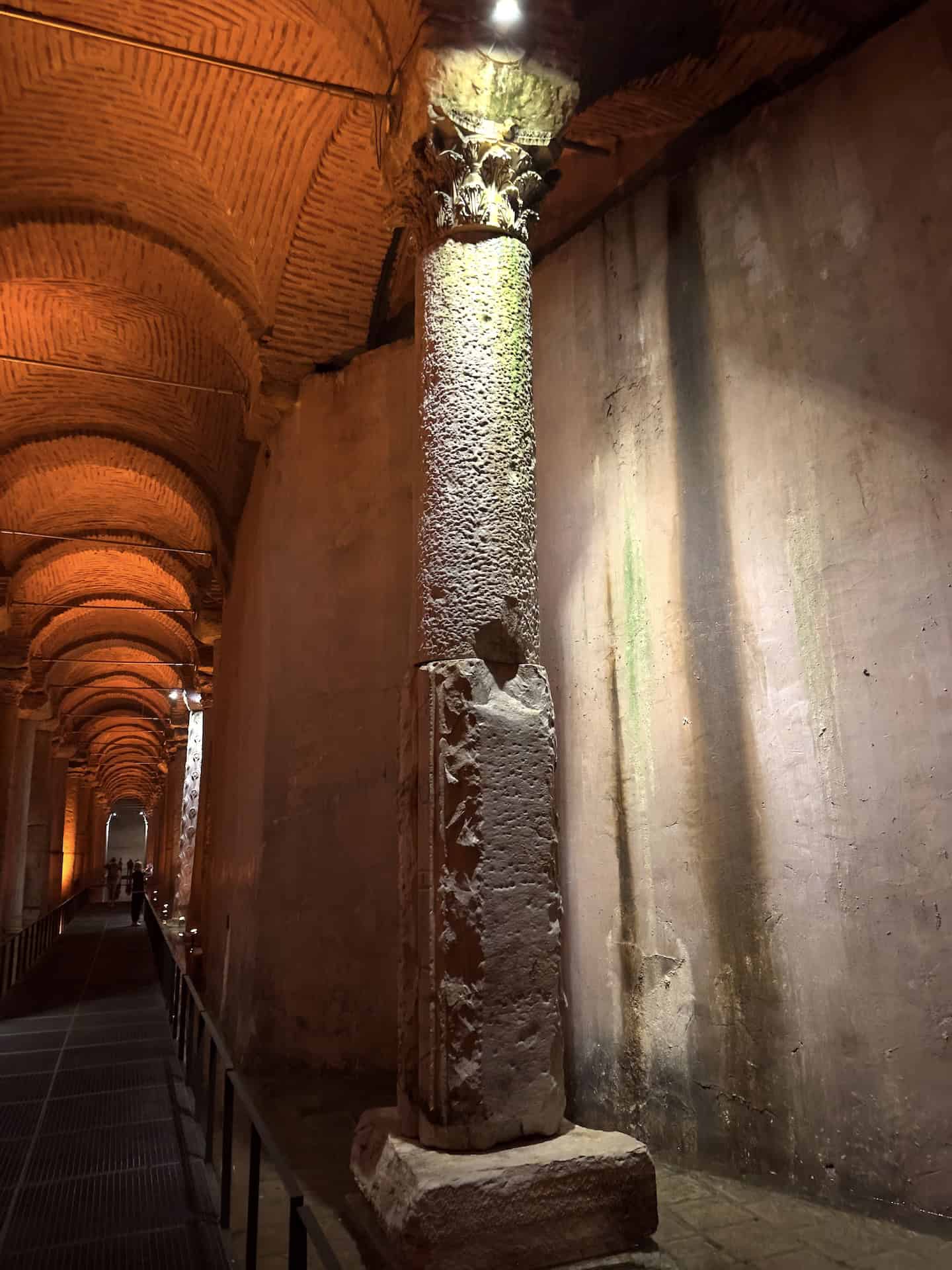 Combination of a column and lintel