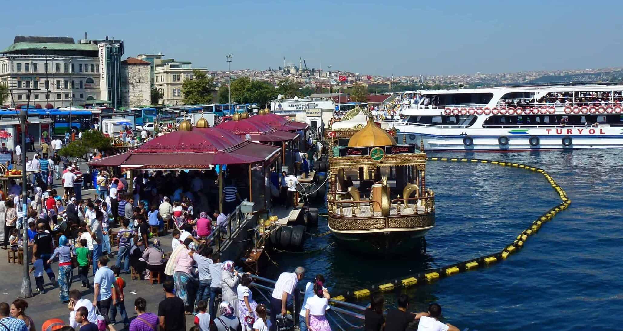 Balık ekmek boats