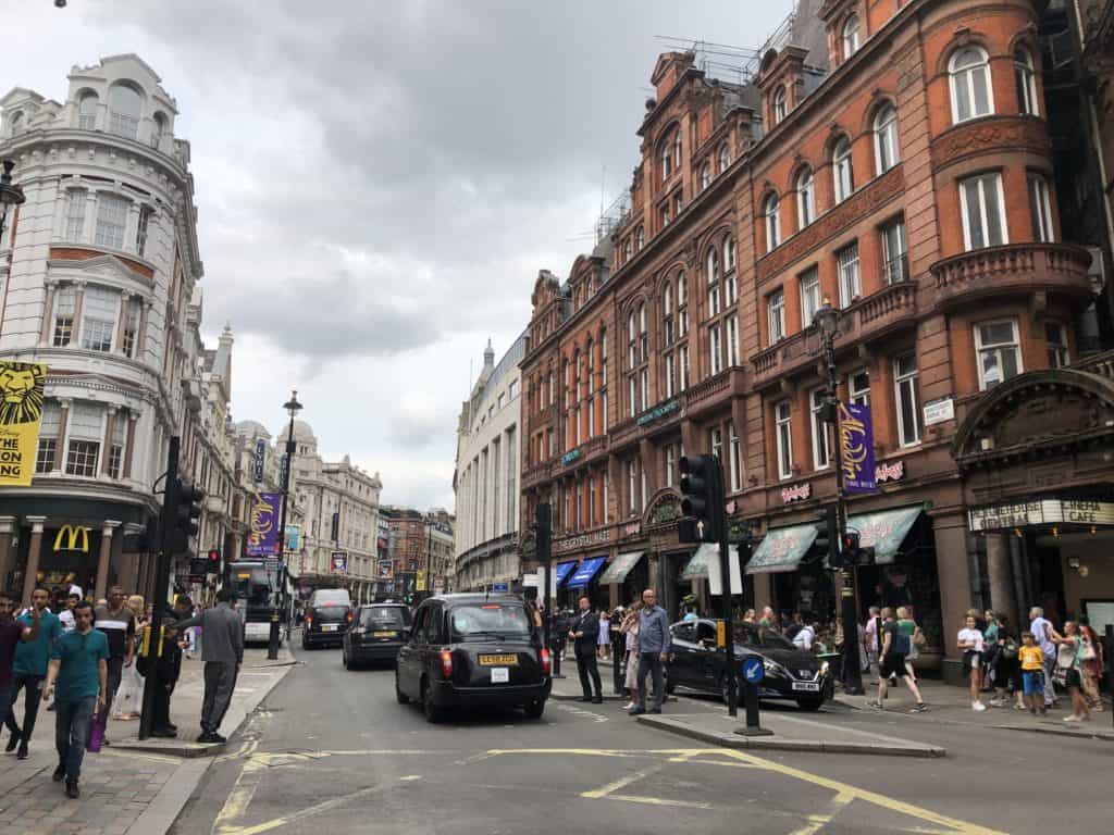 Piccadilly Circus (London, England) - Nomadic Niko