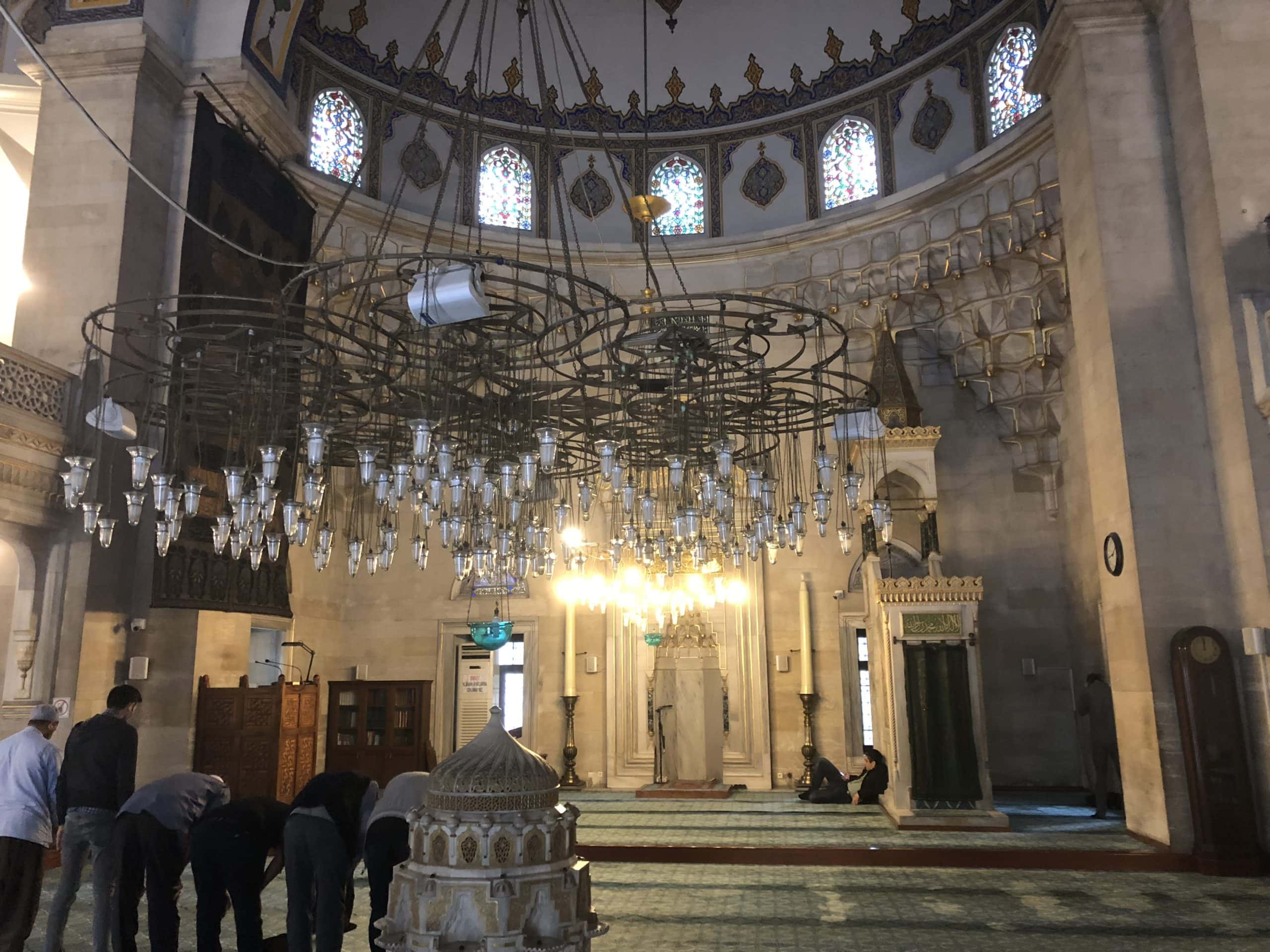 Prayer hall of the Şişli Mosque