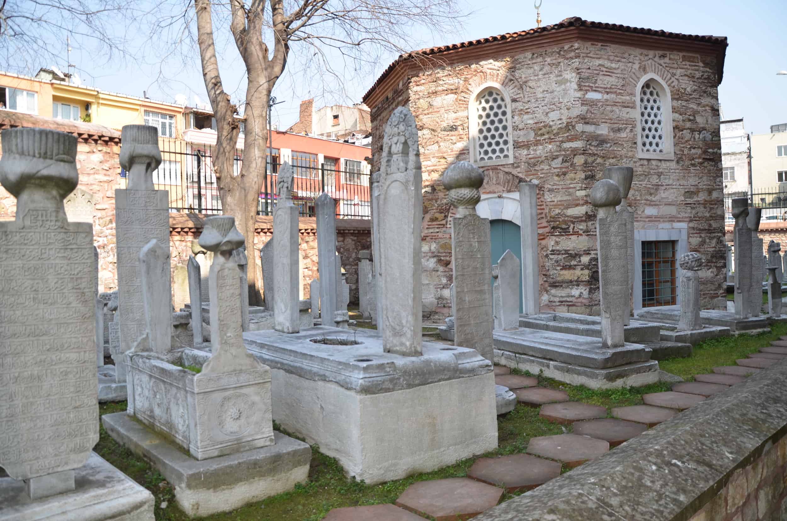 Cemetery with the tomb of Hüseyin Ağa (right)