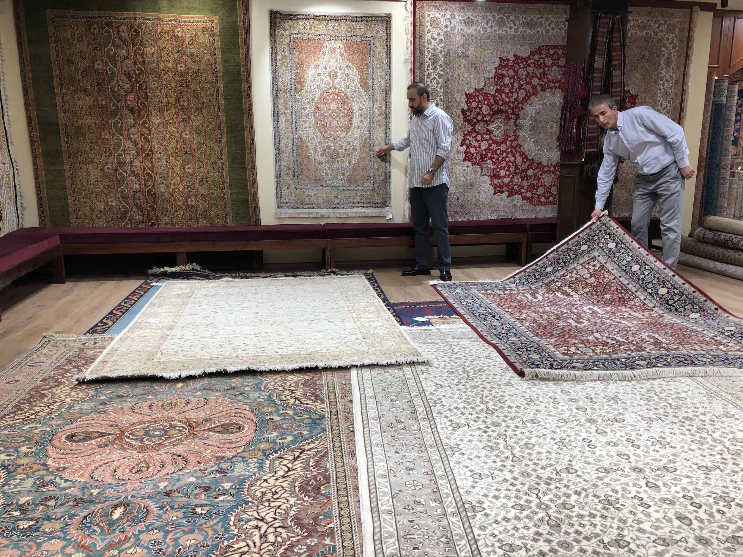 Largest carpet in Istanbul's Dolmabahçe Palace under restoration