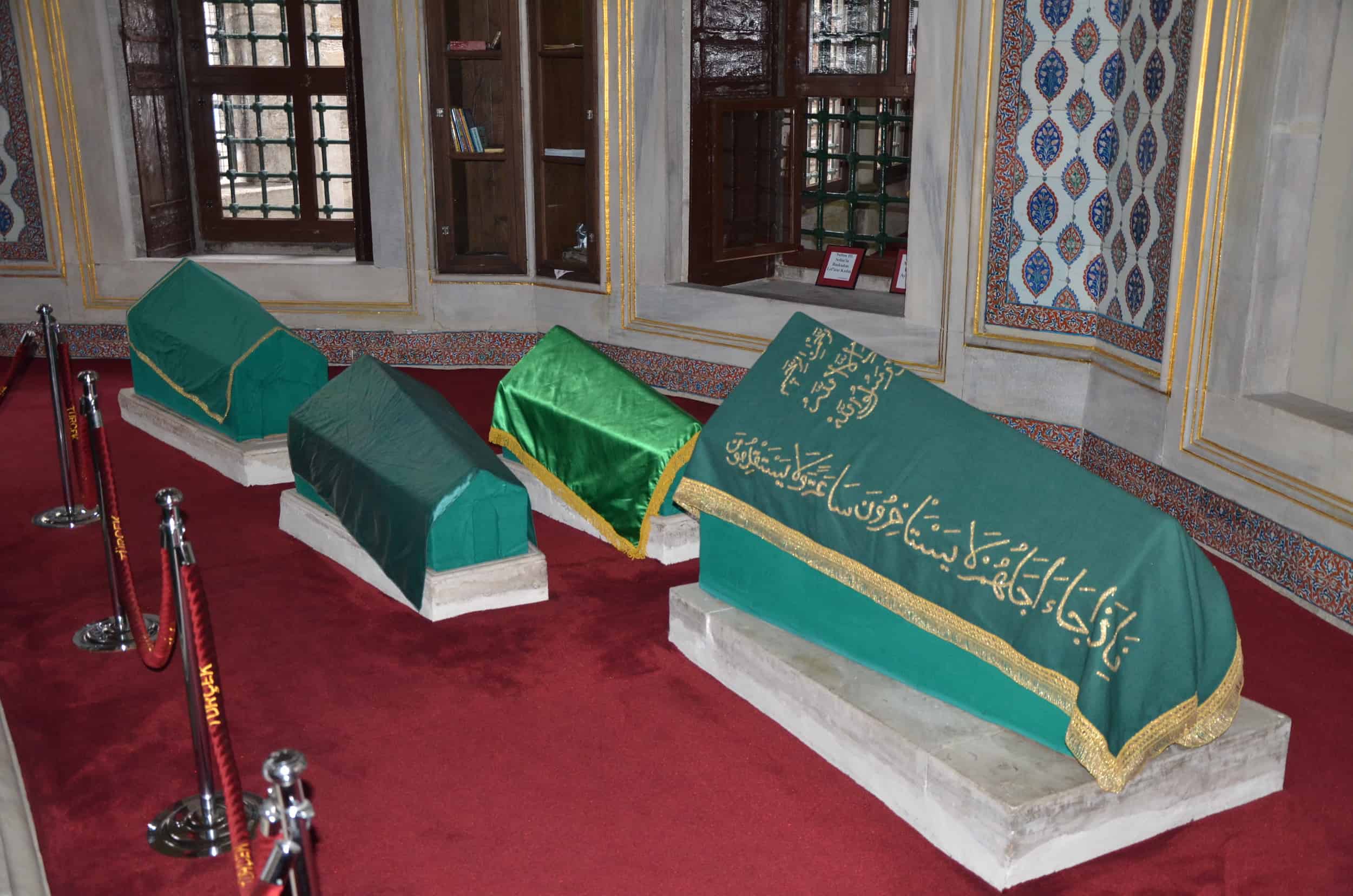 Other burials in the Tomb of Mustafa III