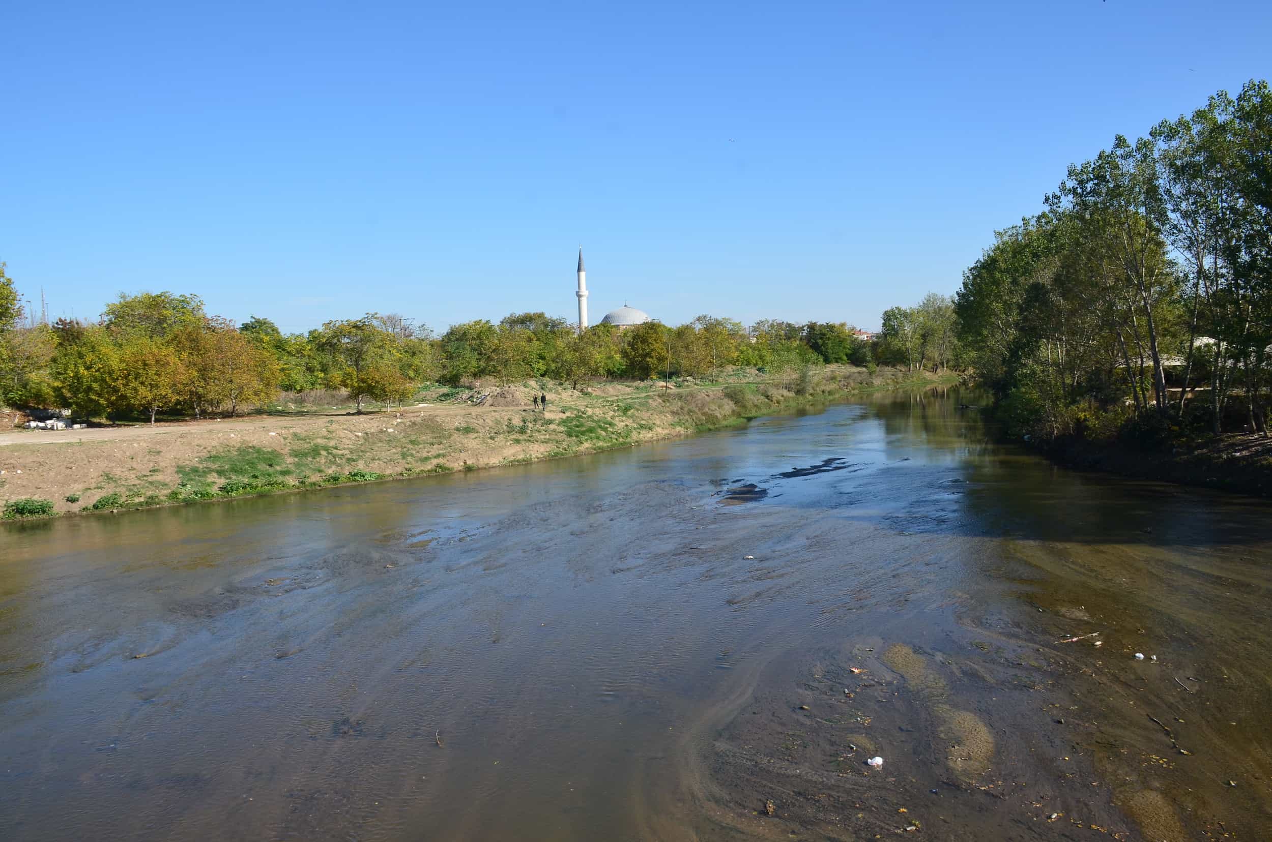 Tundzha River from the Tundzha Bridge outside the city center of Edirne, Turkey