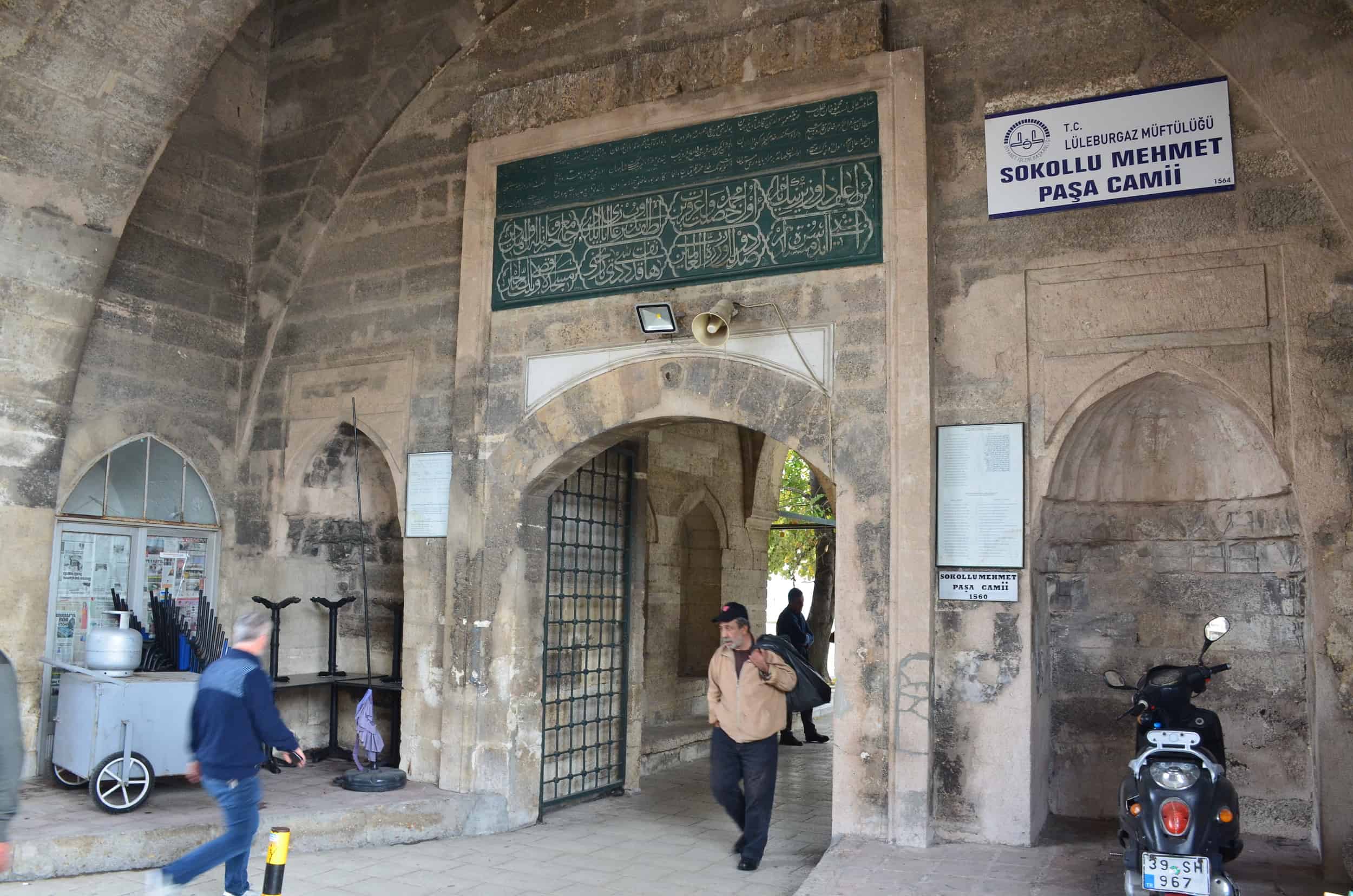 Inscription above the entrance to the courtyard of the Sokollu Mehmed Pasha Mosque on the Kubbealtı in Lüleburgaz, Turkey