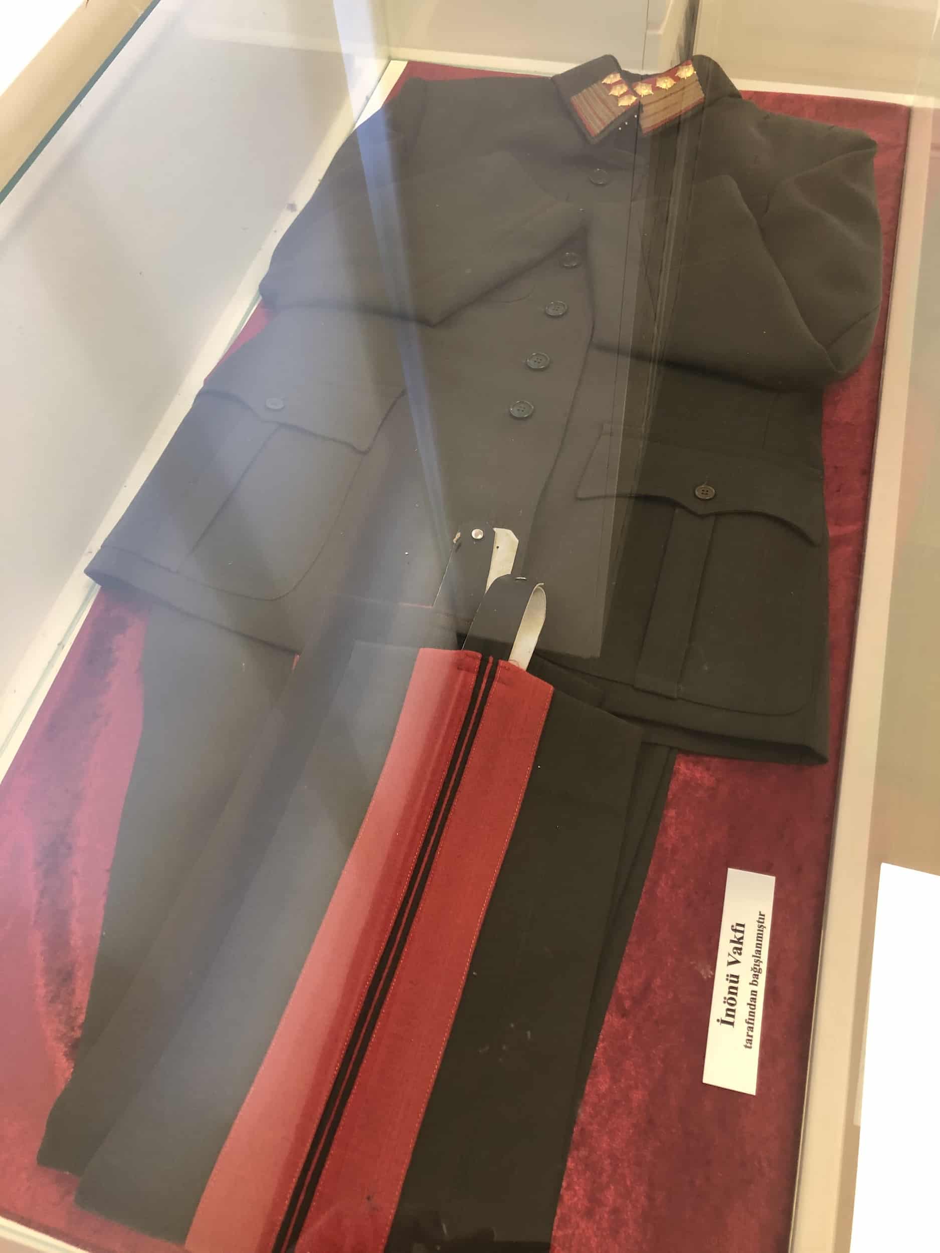 Uniform worn by İsmet İnönü at the National Struggle and Lausanne Museum