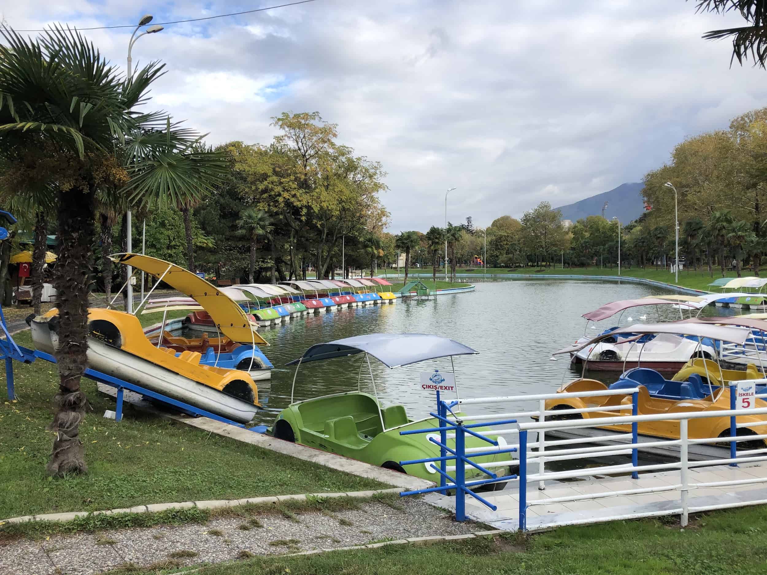 Lake at Reşat Oyal Culture Park in Bursa, Turkey