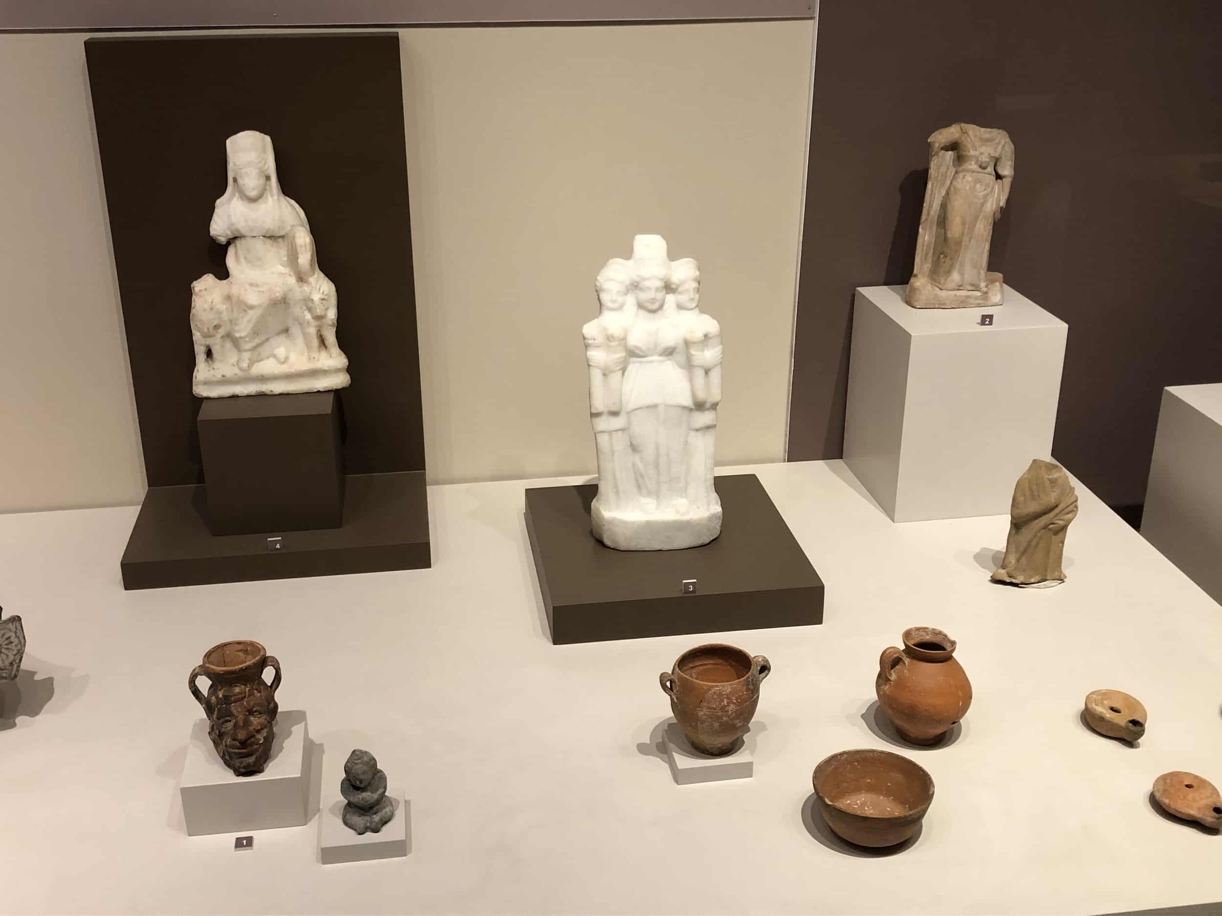 Statues and ceramics from the Han Underground City