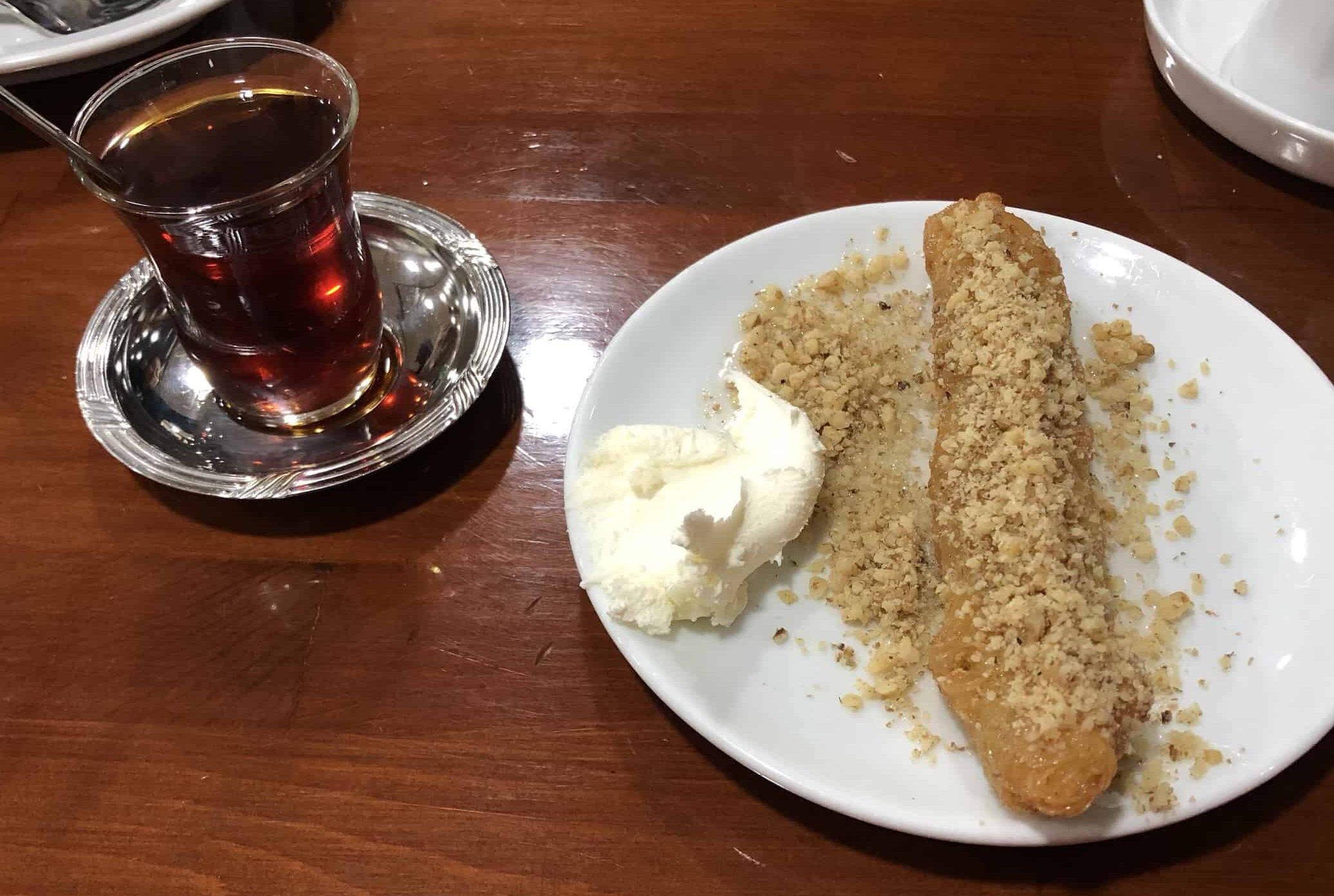 Tea and dessert at Sadık Ustanın Meşhur Kebabı