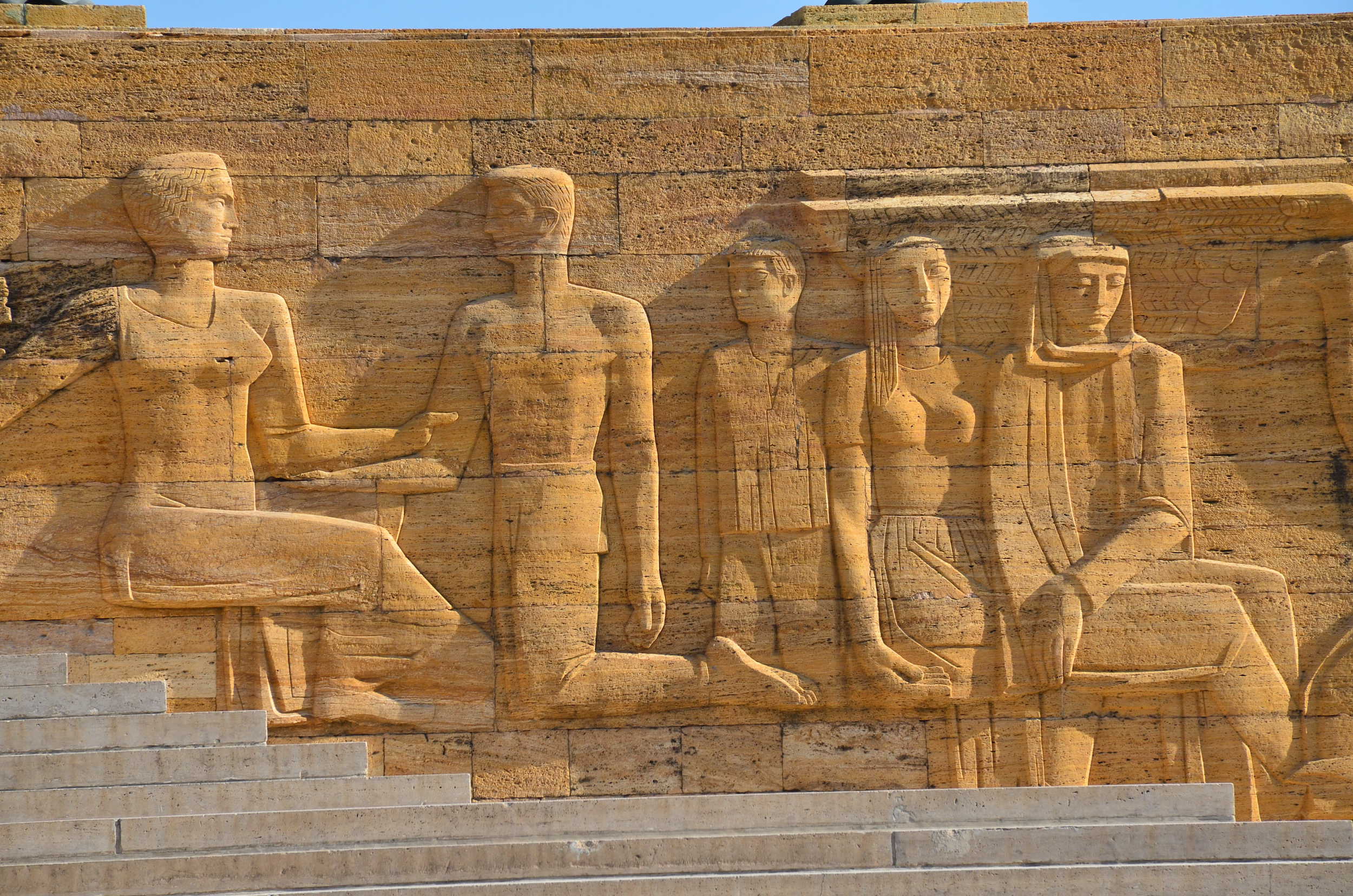 Relief of people under invasion (right) and the victory of the Turkish army kneeling in front of the motherland (left)