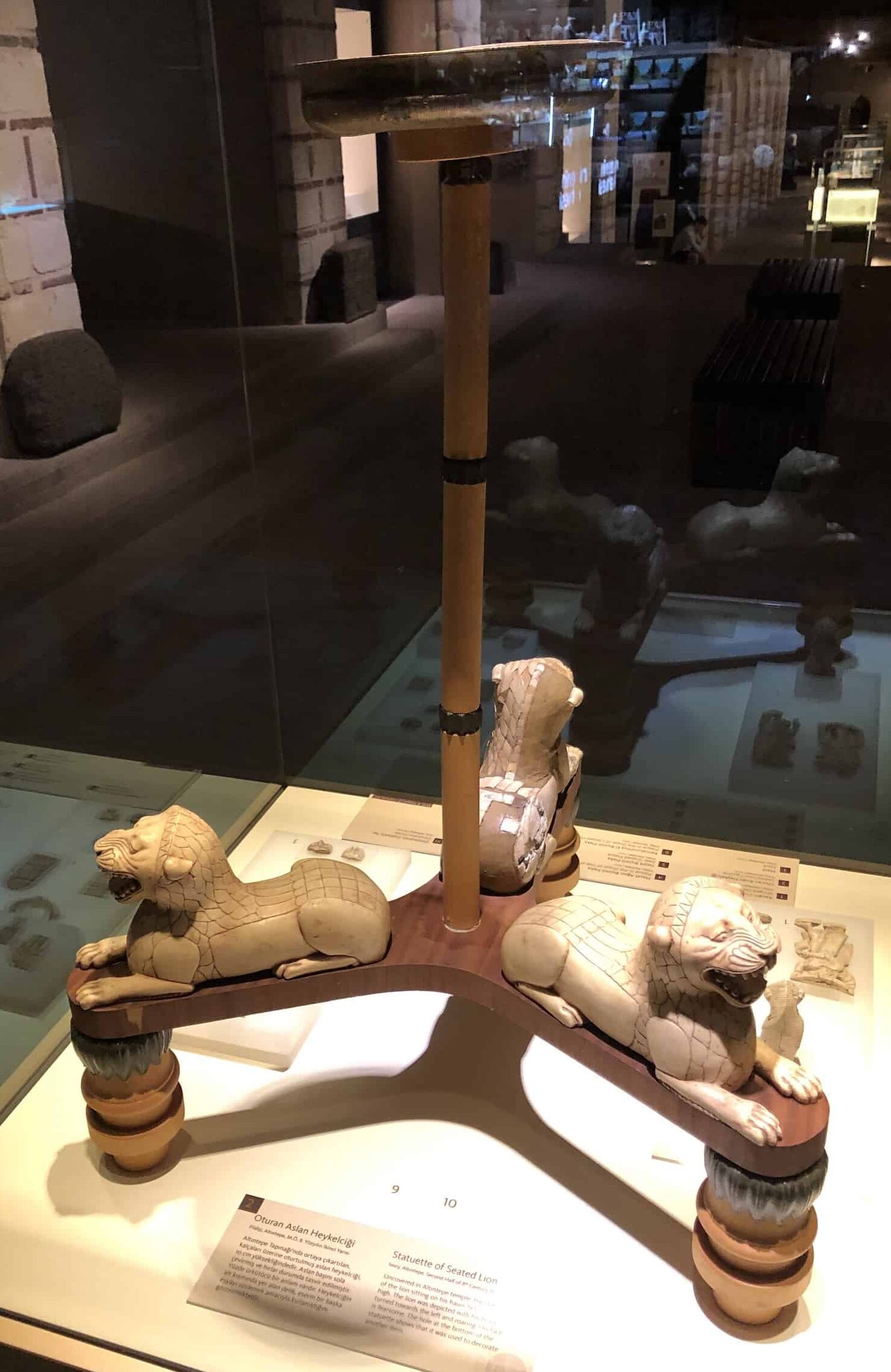 Ivory statuettes of seated lions found at Altıntepe