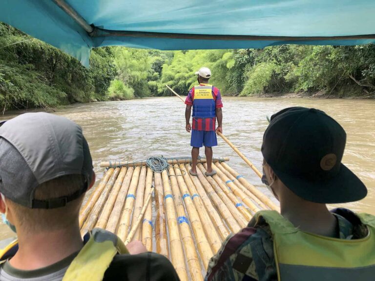 Enjoying the ride on the bamboo rafting trip with Balsaje La Berraquera in Quimbaya, Quindío, Colombia