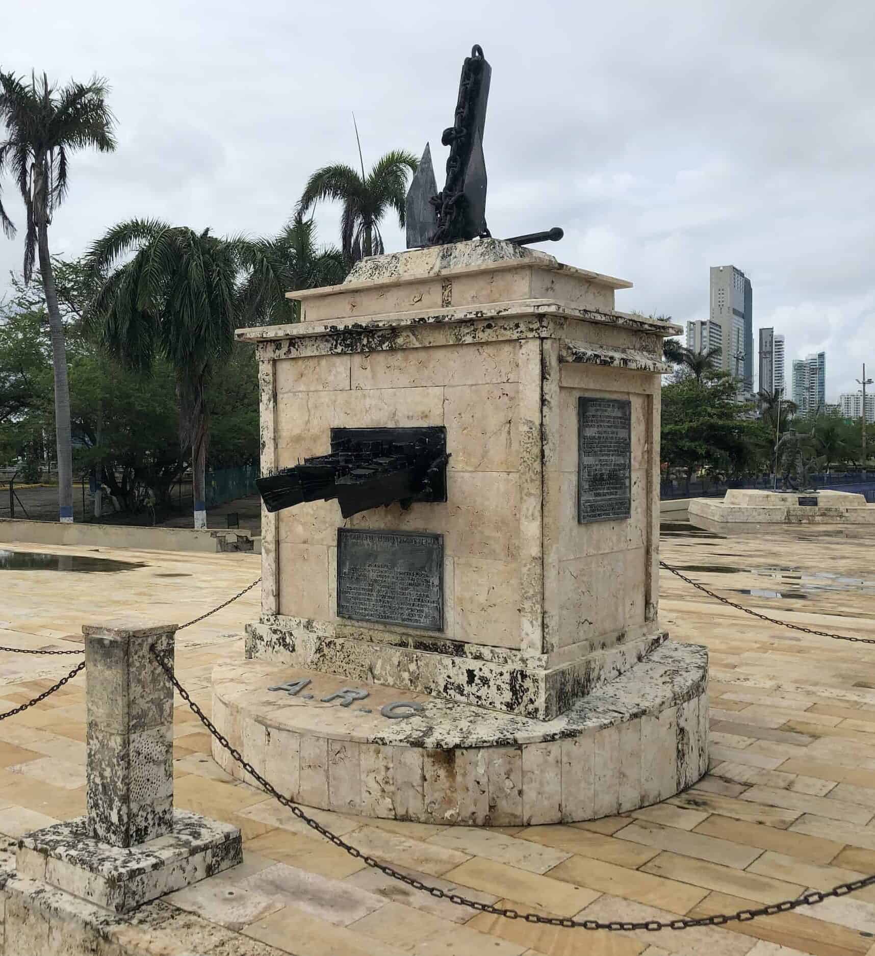 Monument at Parque de la Marina