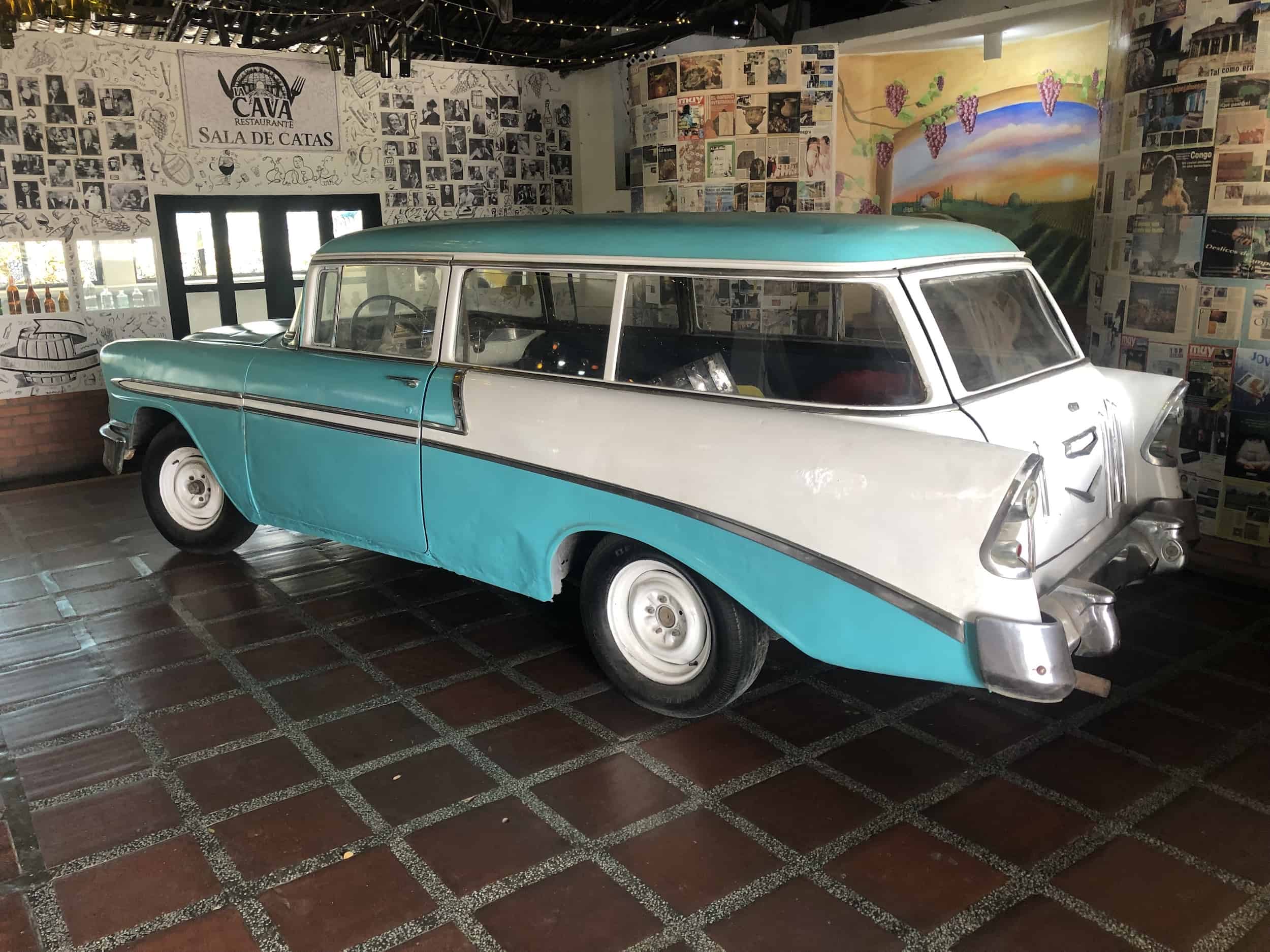 Classic car at La Cava Restaurante