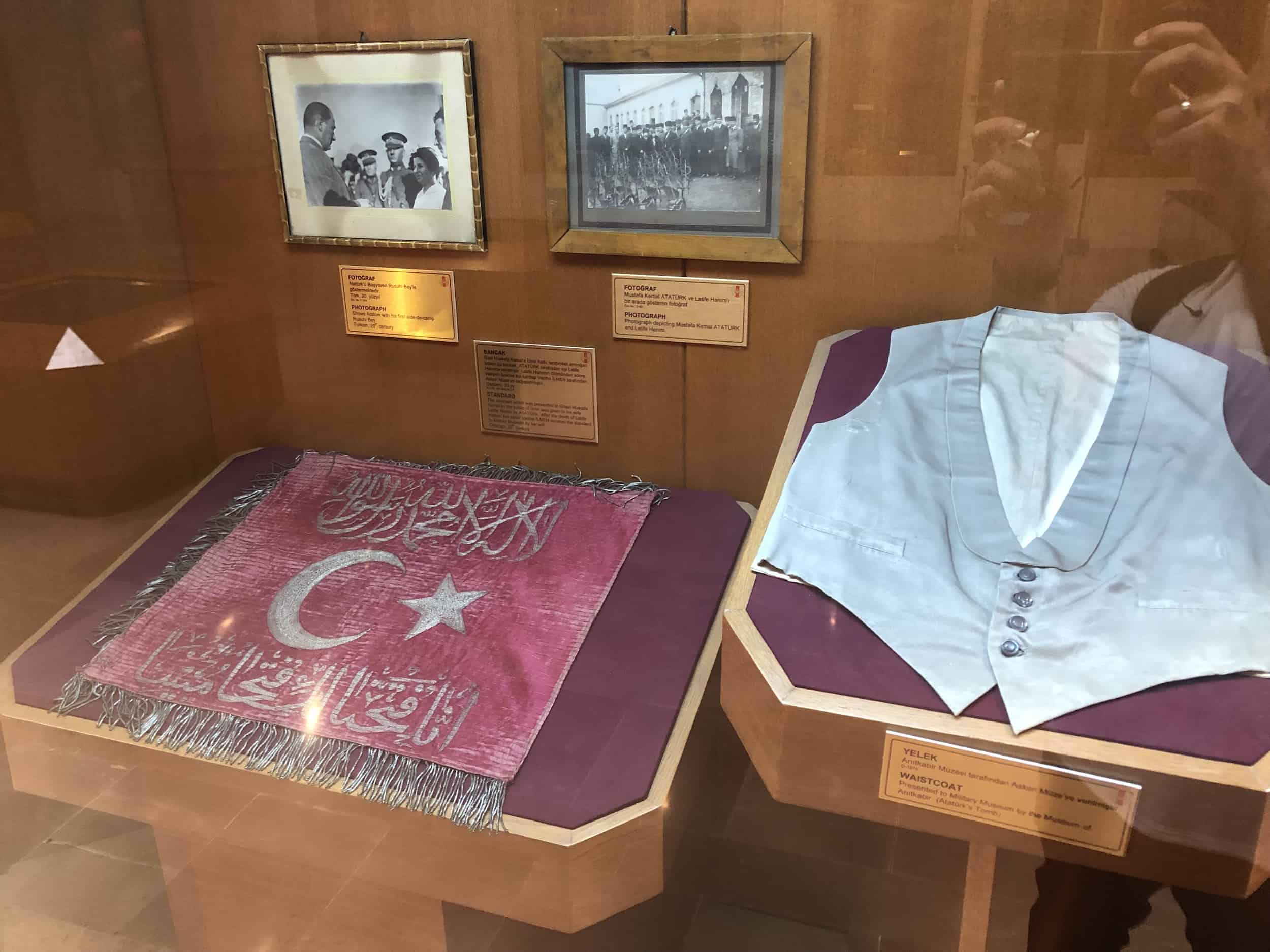 Standard and waistcoat in the Atatürk Hall