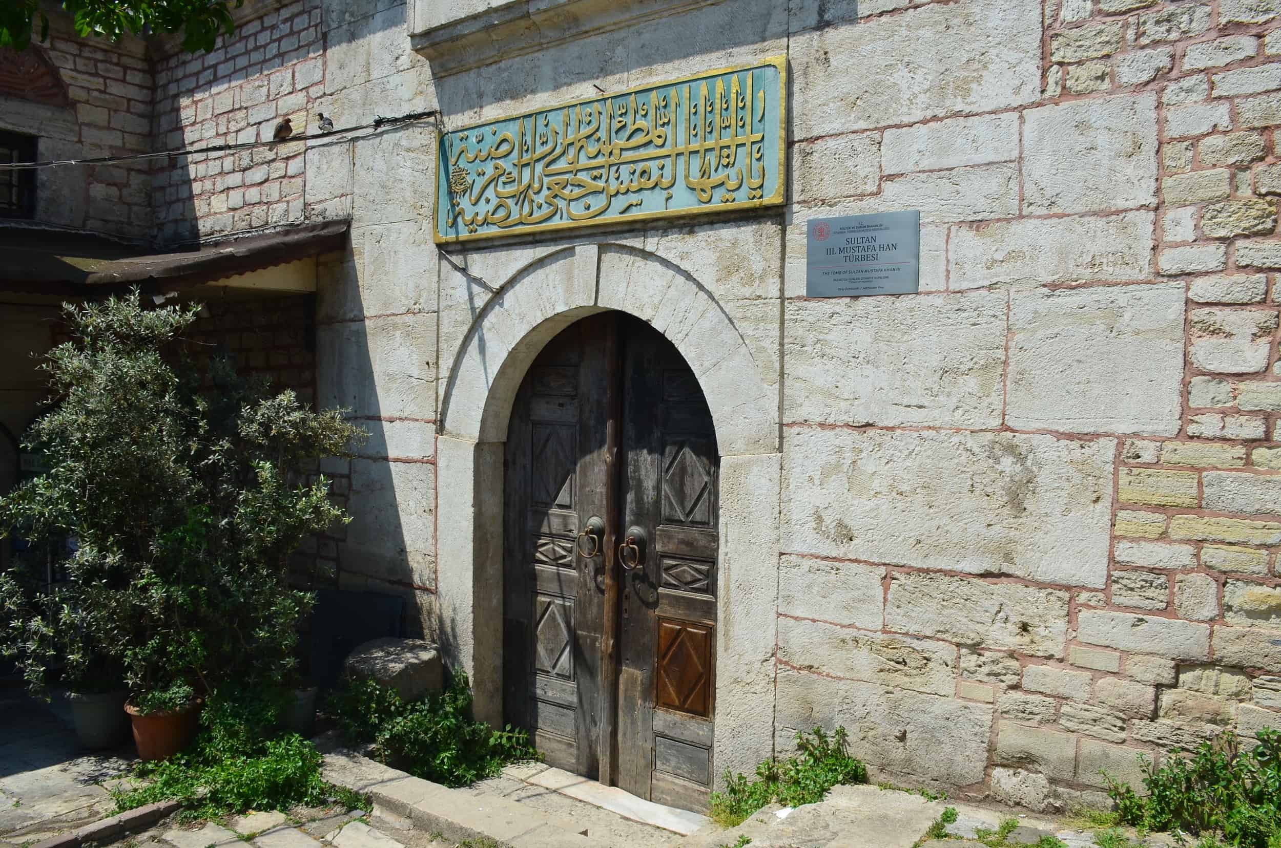 Entrance to the Tomb of Mustafa III at the Laleli Mosque, Istanbul, Turkey