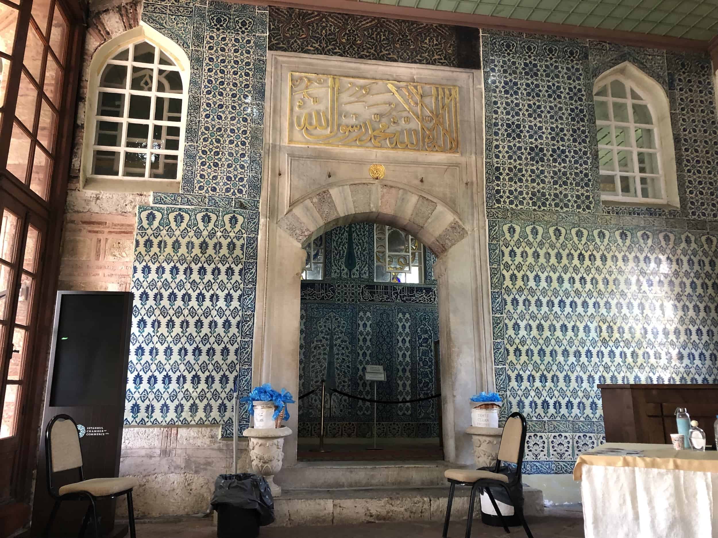Entrance at the Sultan's Pavilion at the New Mosque in Eminönü, Istanbul, Turkey