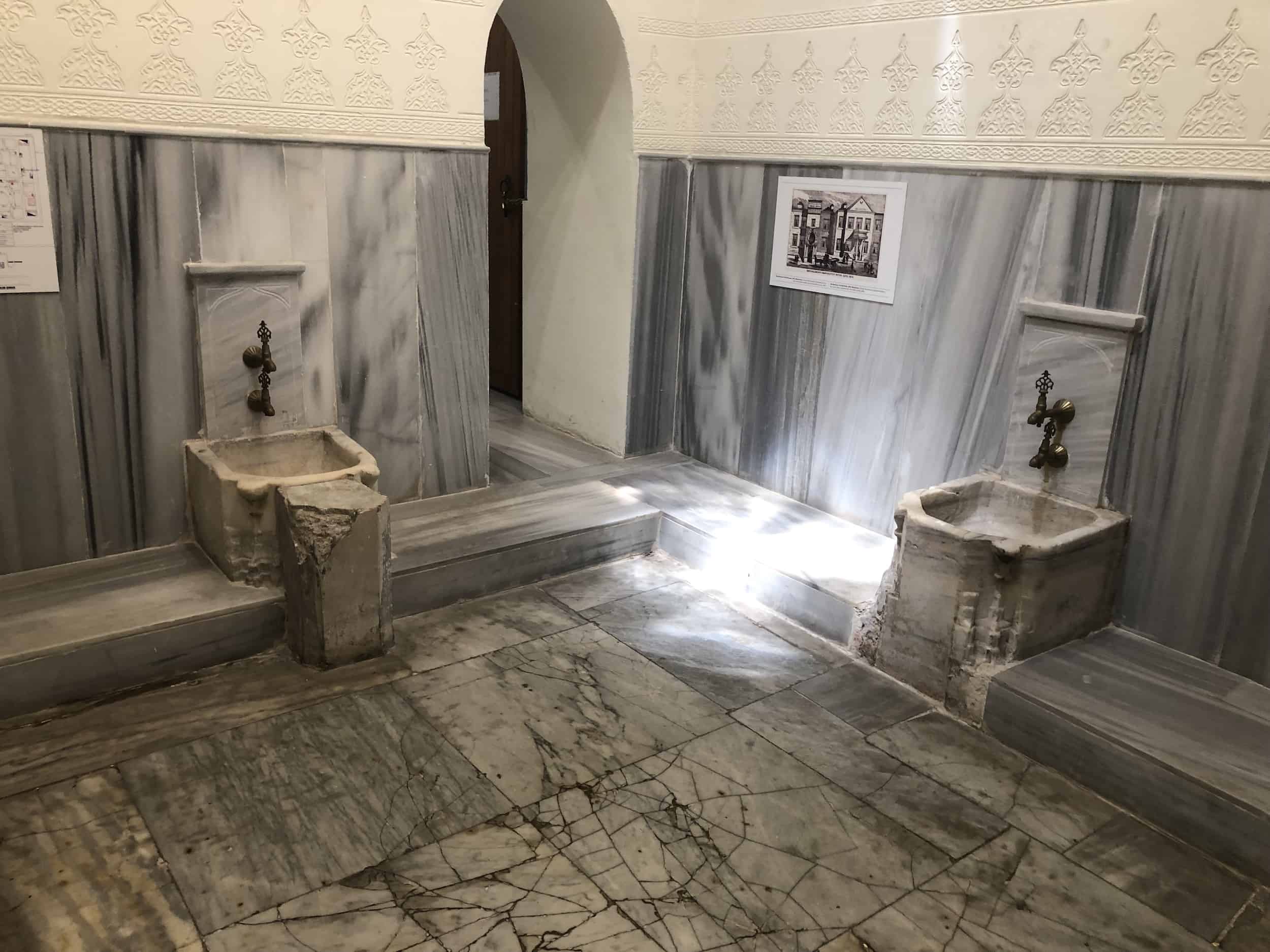 Unrestored corner room in the men's hot room at the Bayezid II Hamam