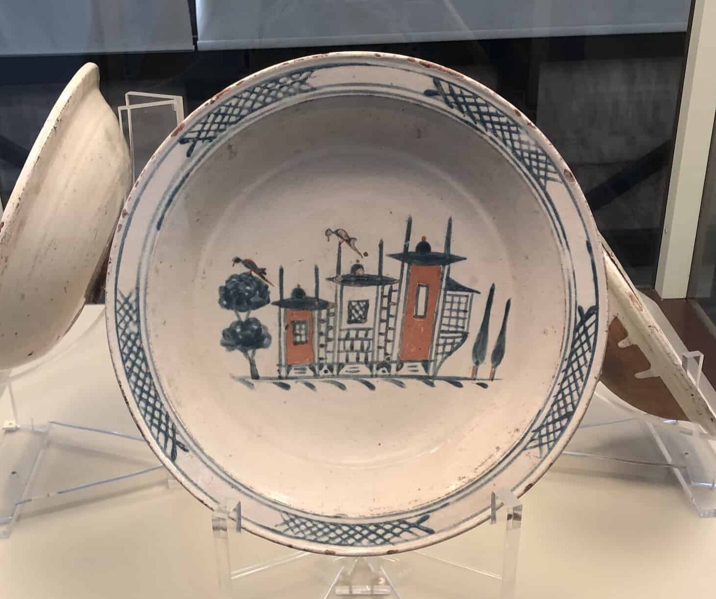 Plate with representation of a kiosk; glazed; Çanakkale; second half of the 18th century