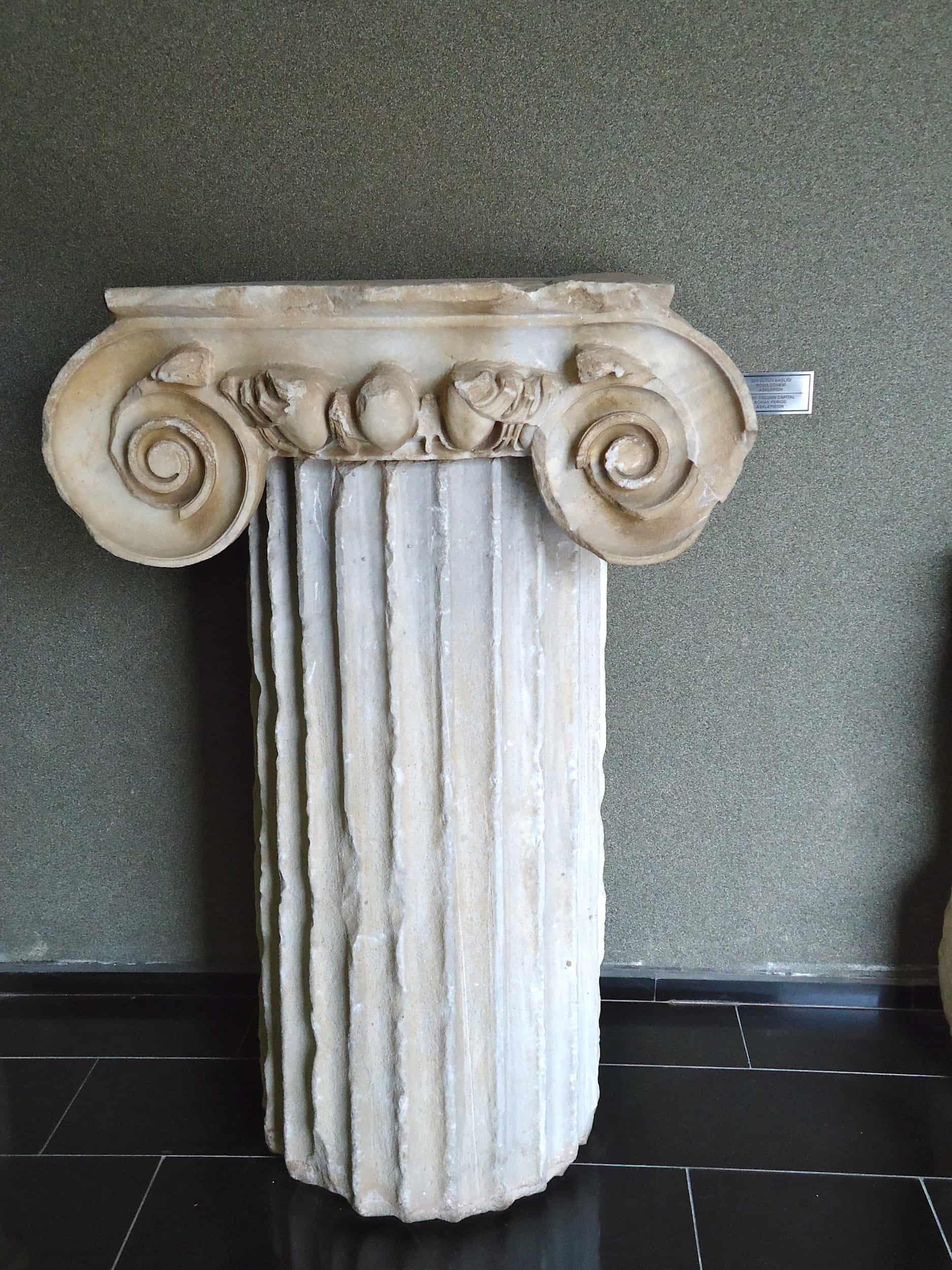 Doric column capital, Roman period, Asclepeion at the Bergama Museum in Bergama, Turkey