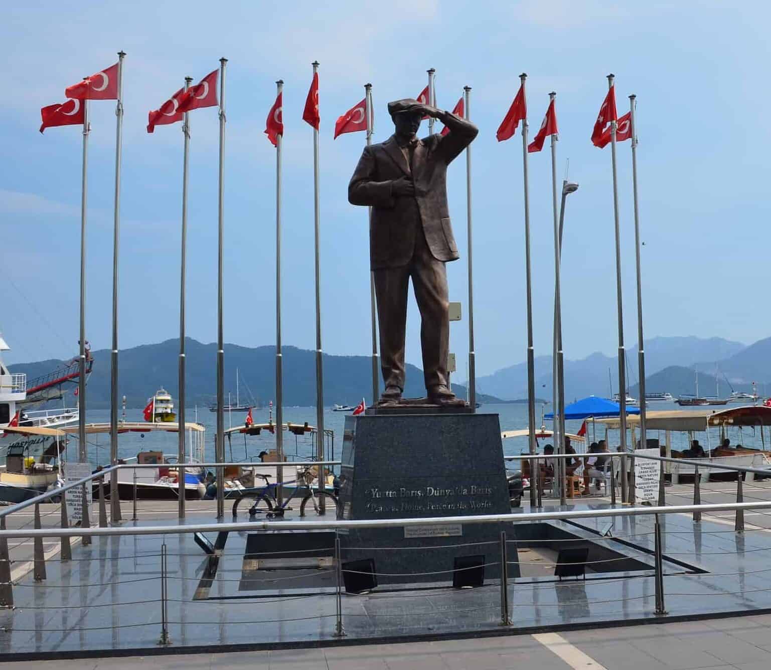 Atatürk statue