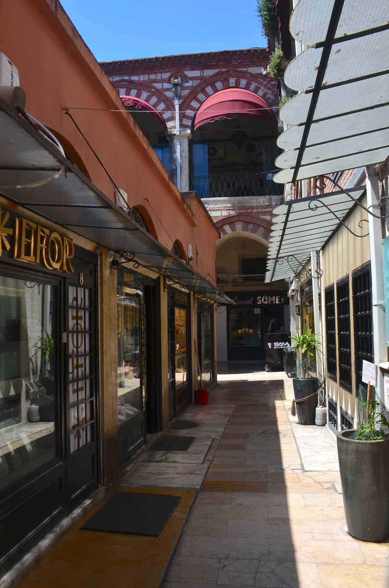 Shops in the courtyard of Çuhacı Han