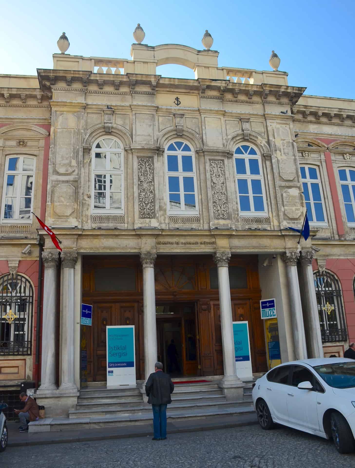 Entrance to the İşbank Museum