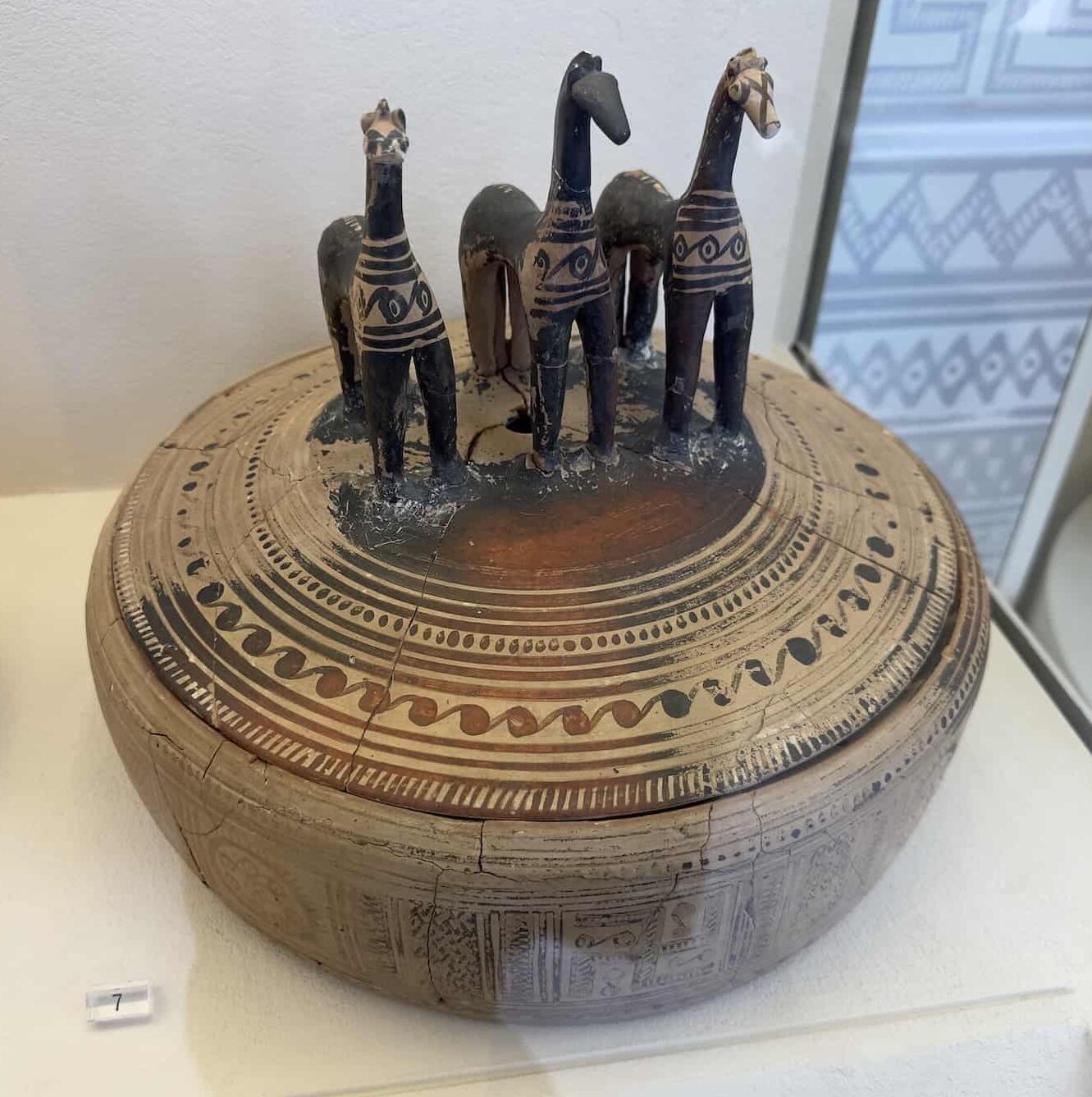 Pottery with horses on the lid