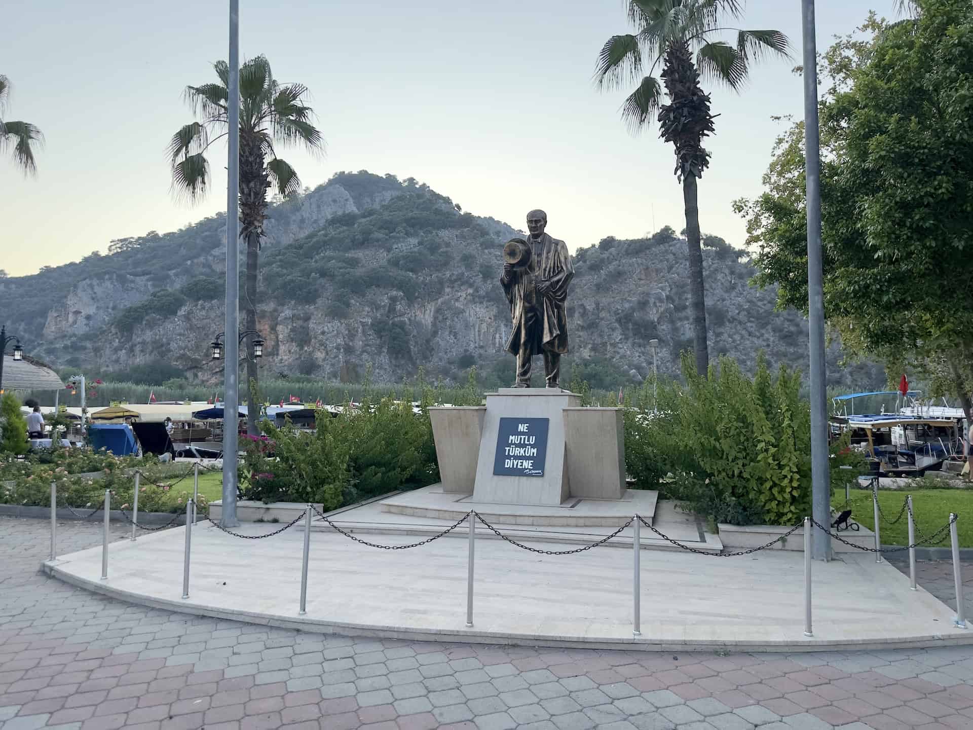 Atatürk statue
