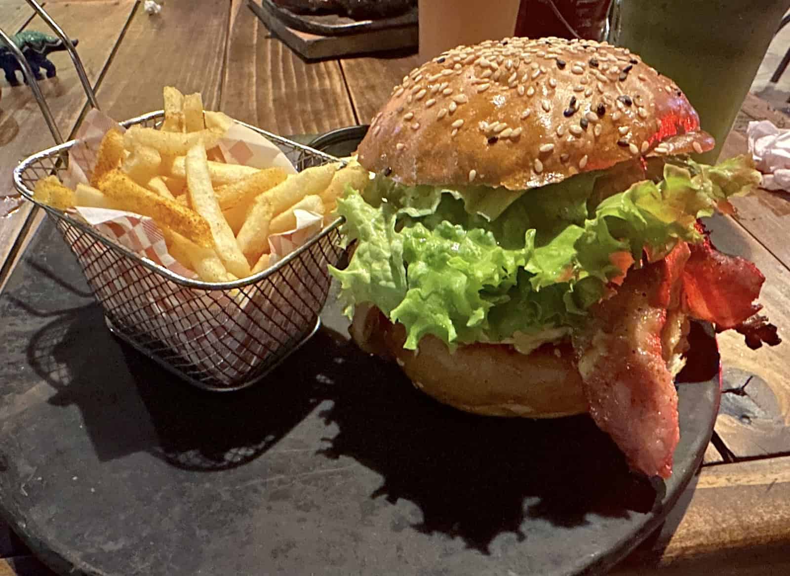 Burger at El Garaje in Cerritos, Pereira, Risaralda, Colombia