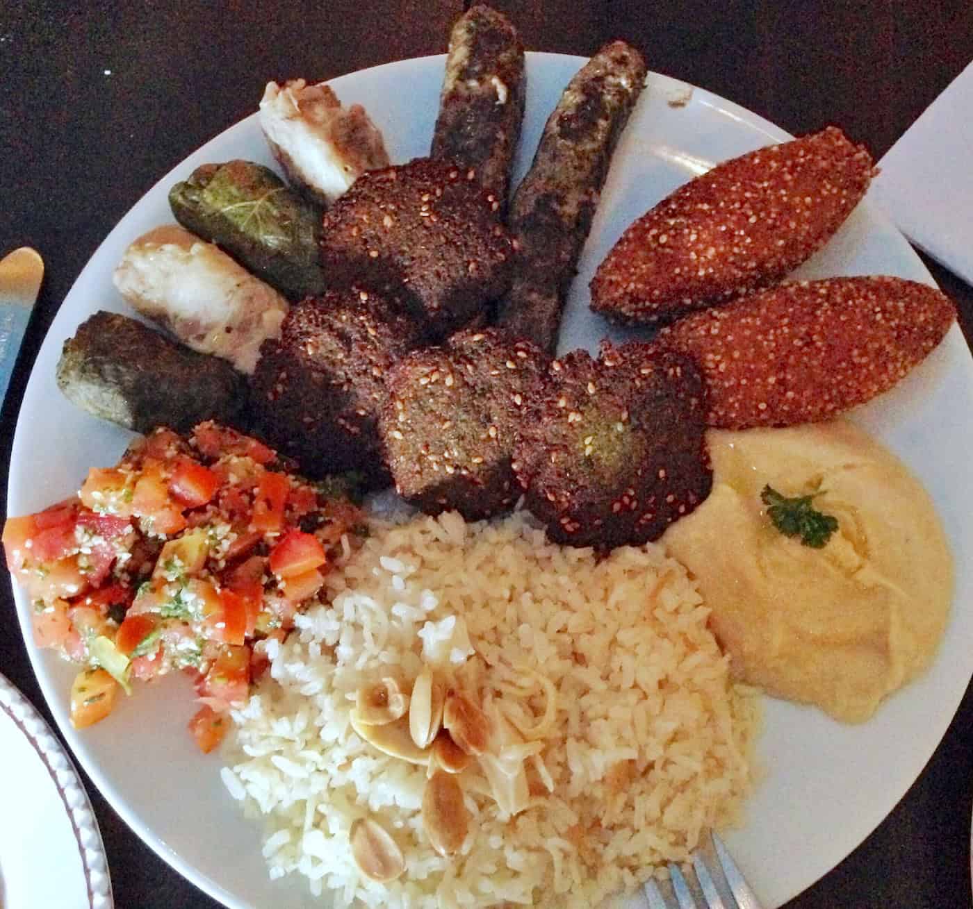 Bandeja paisa árabe at Kilaba in Pereira, Risaralda, Colombia