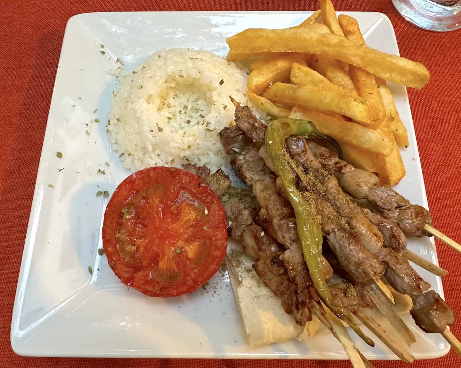 Çöp şiş at Old House Restaurant in Selçuk, Turkey