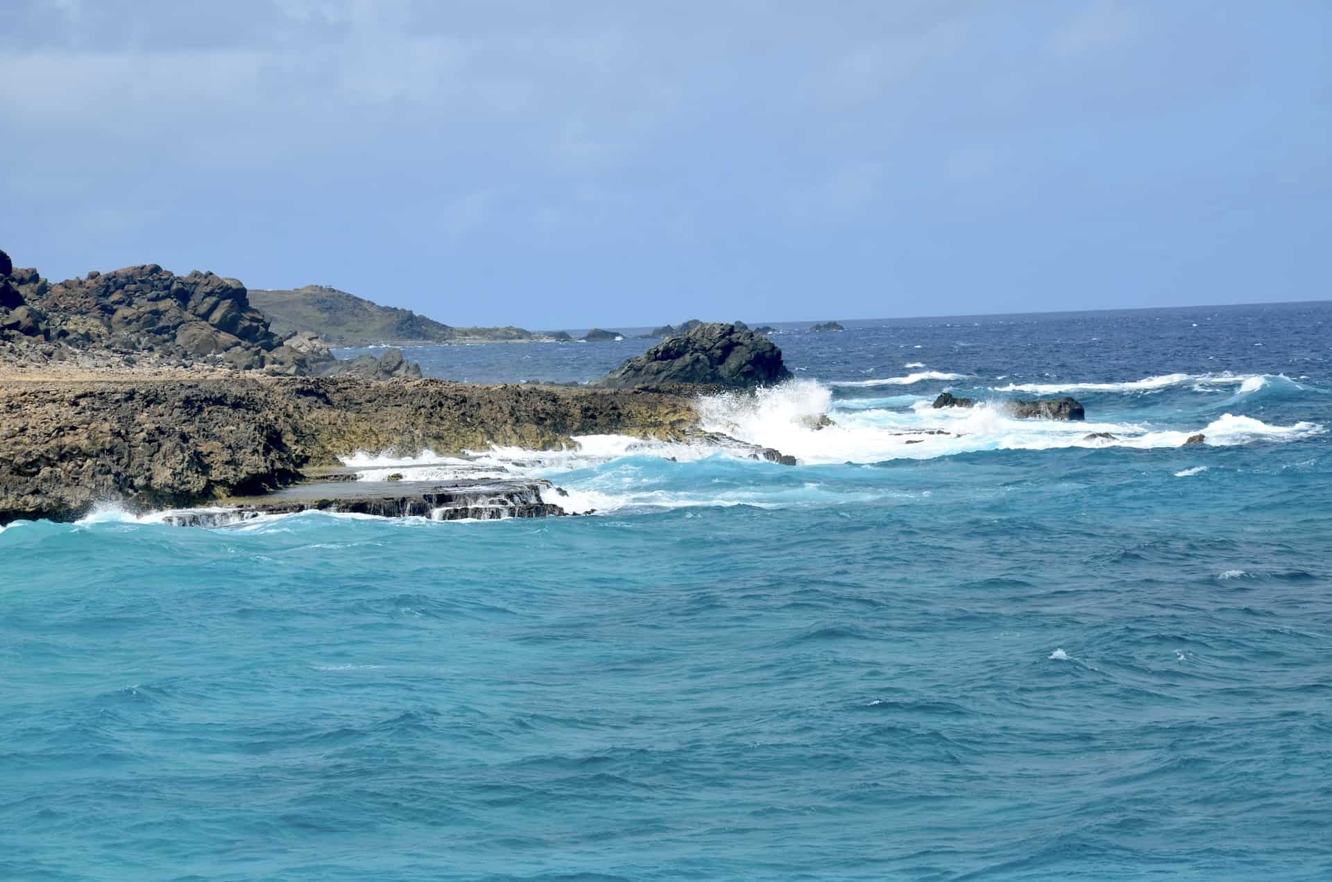 Waves crashing onto the rocks at Dos Playa