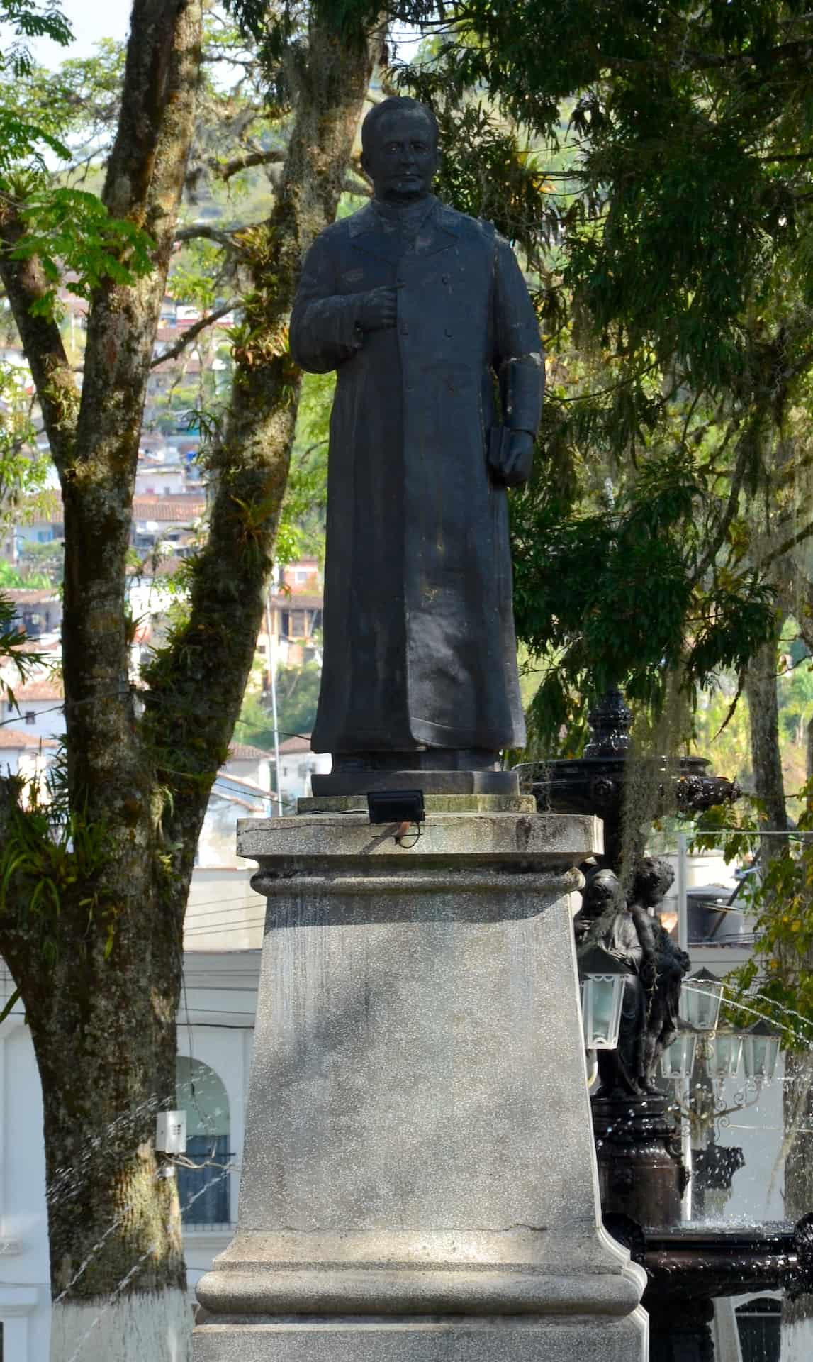 Statue of Father José Joaquín Barco
