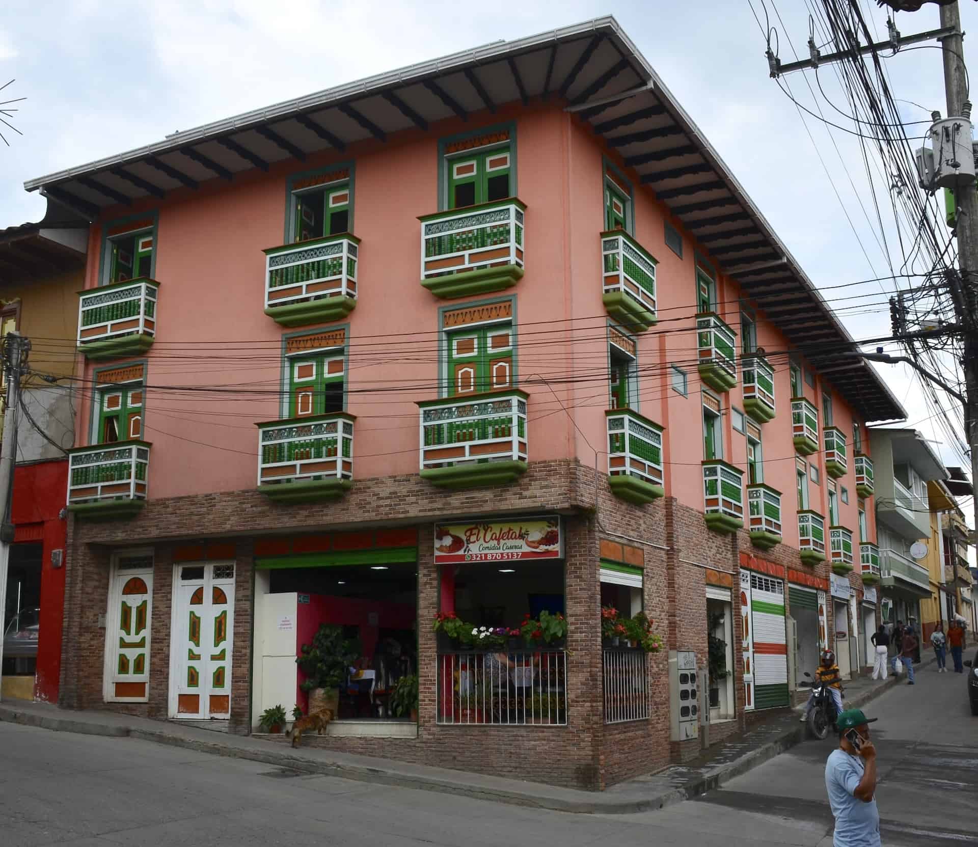 Building at Carrera 6 and Calle 8