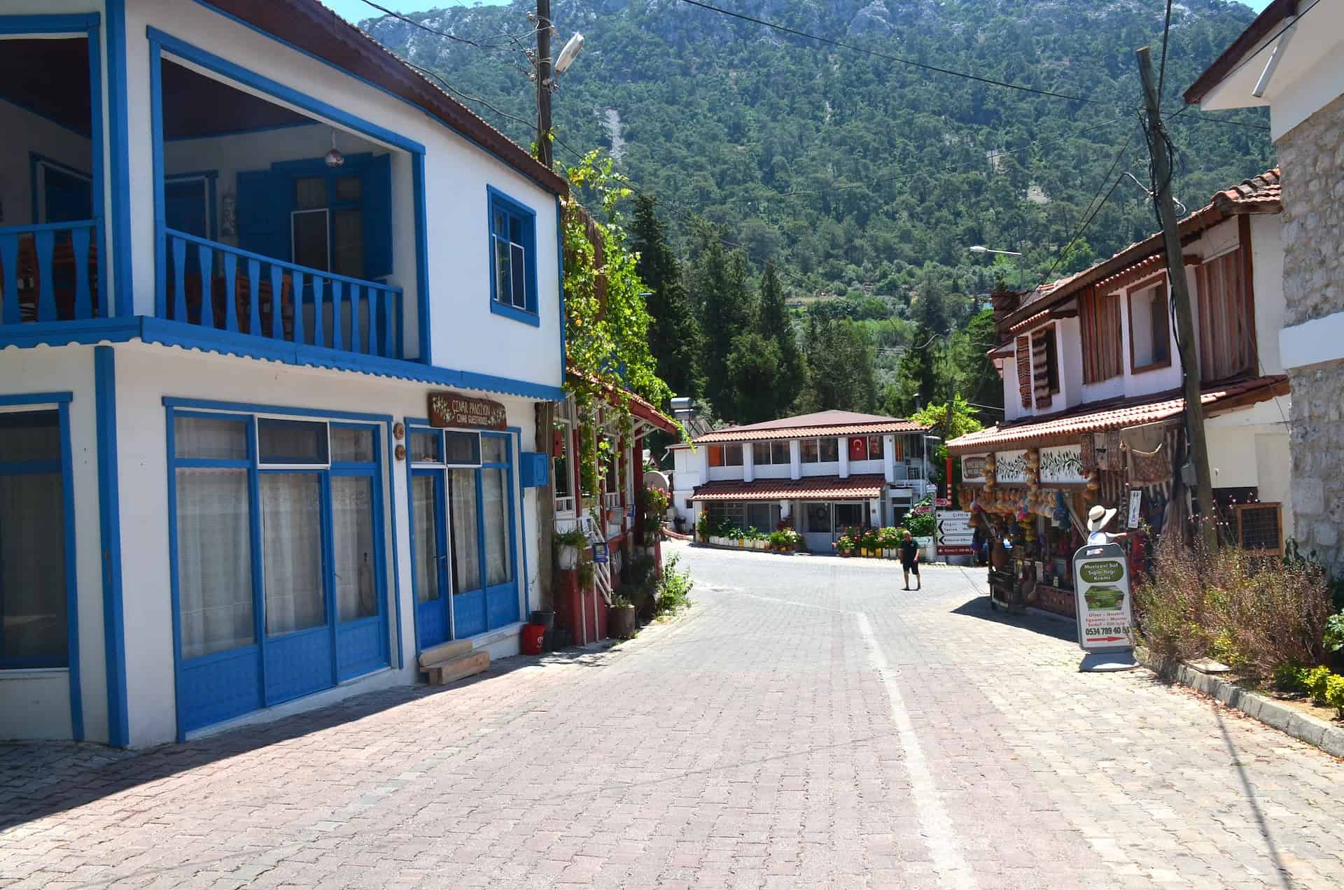 Main road through Bayır