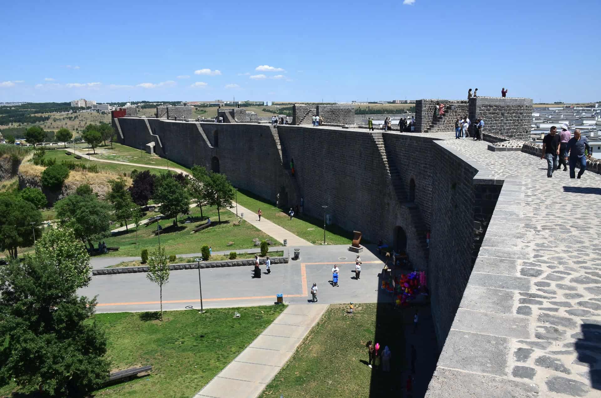 Walking on the walls of Diyarbakır Citadel