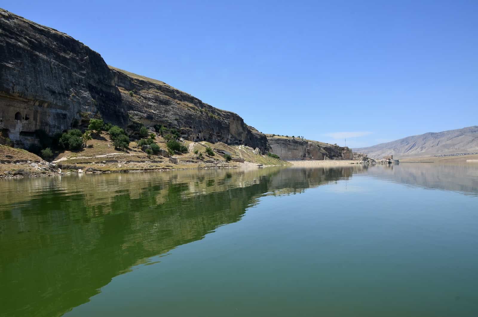 Cruising towards Hasankeyf Citadel