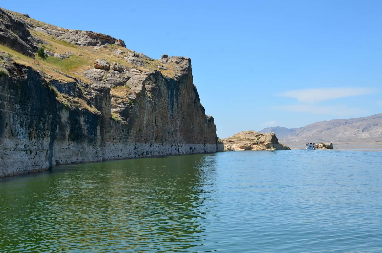 Cruising along a rock wall on the Tigris River