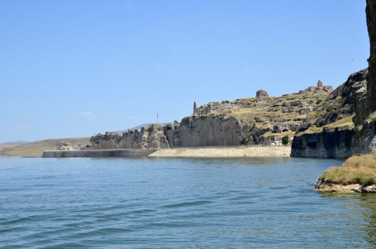 Hasankeyf Citadel in Hasankeyf, Turkey