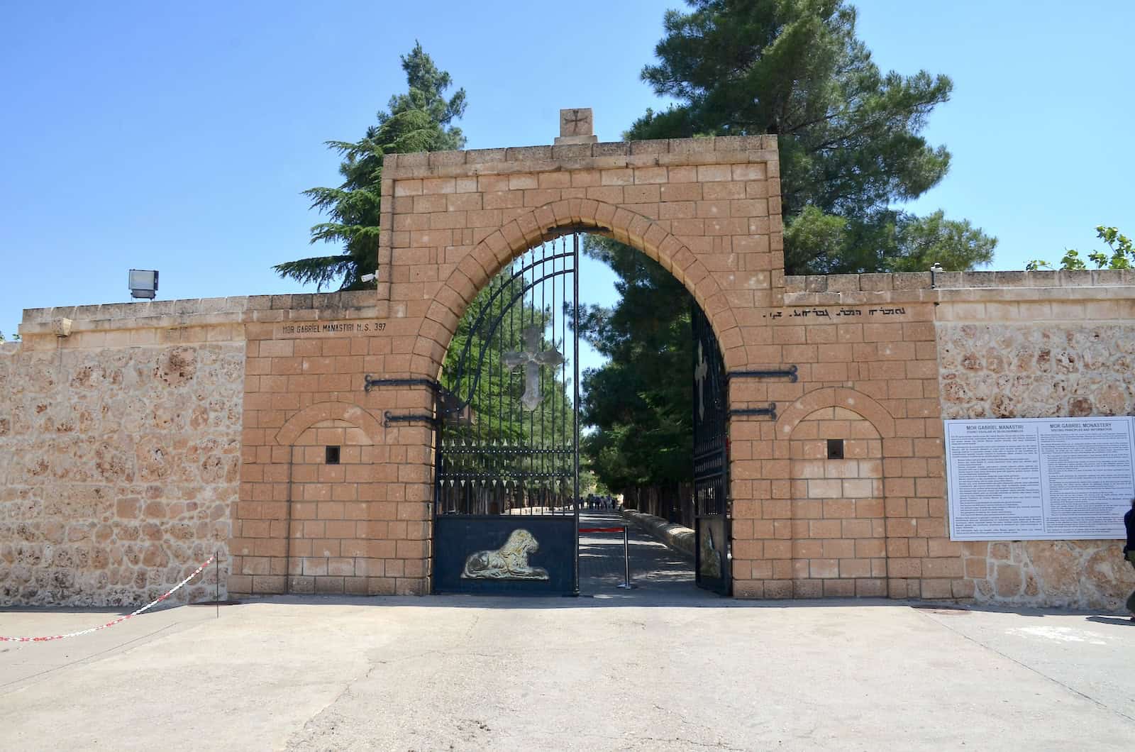 Gates to the complex of Mor Gabriel