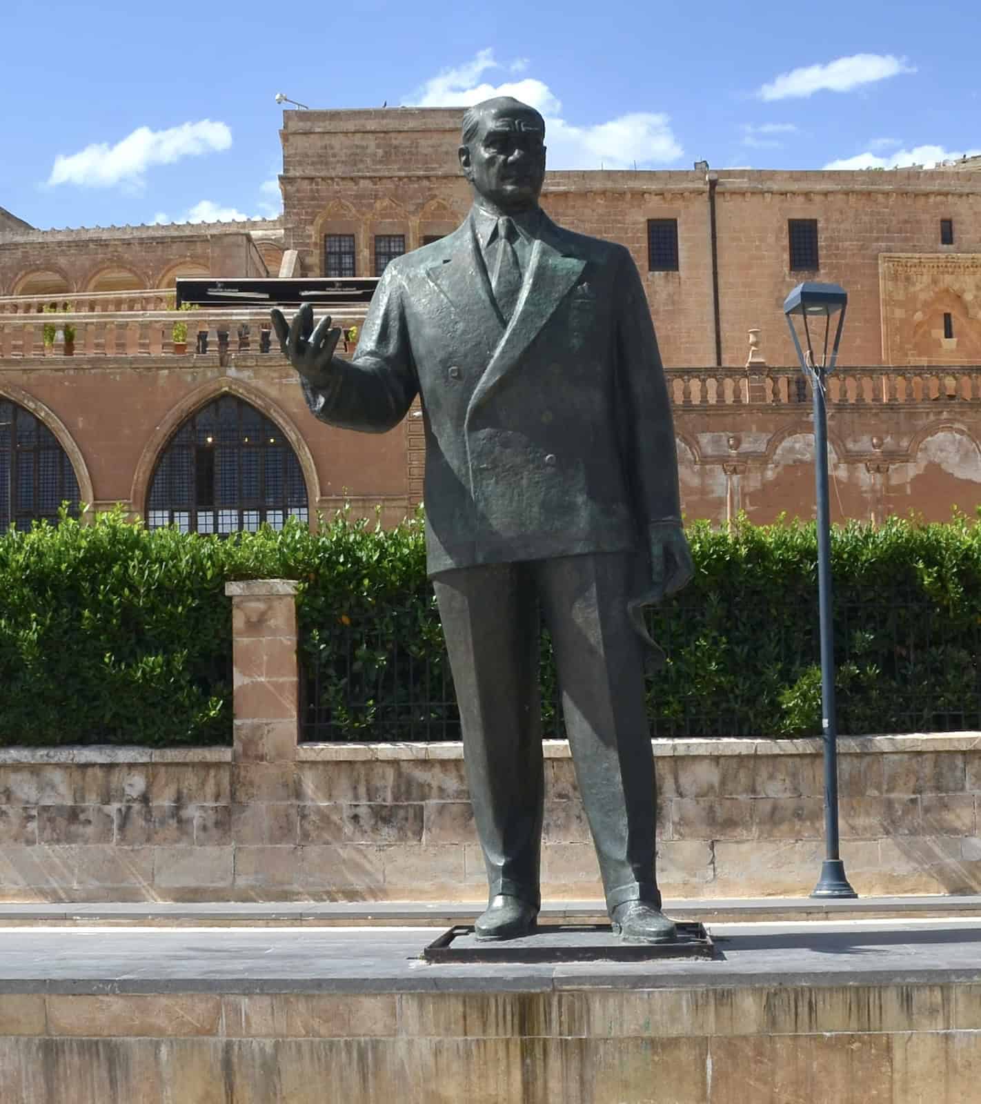 Atatürk statue at Cumhuriyet Square