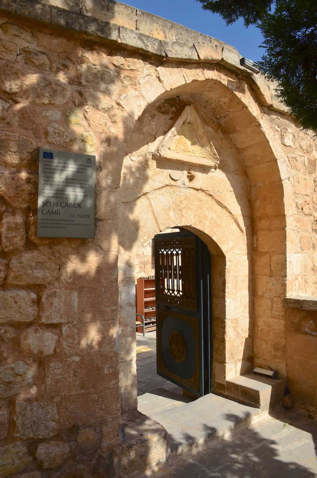 Entrance to the courtyard of the Sheikh Çabuk Mosque