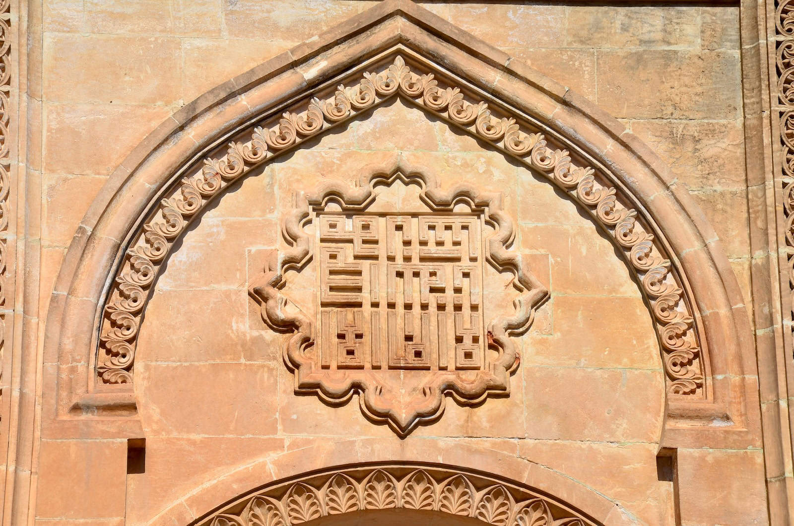 Carvings on the inside of the gate to the complex of the Latifiye Mosque