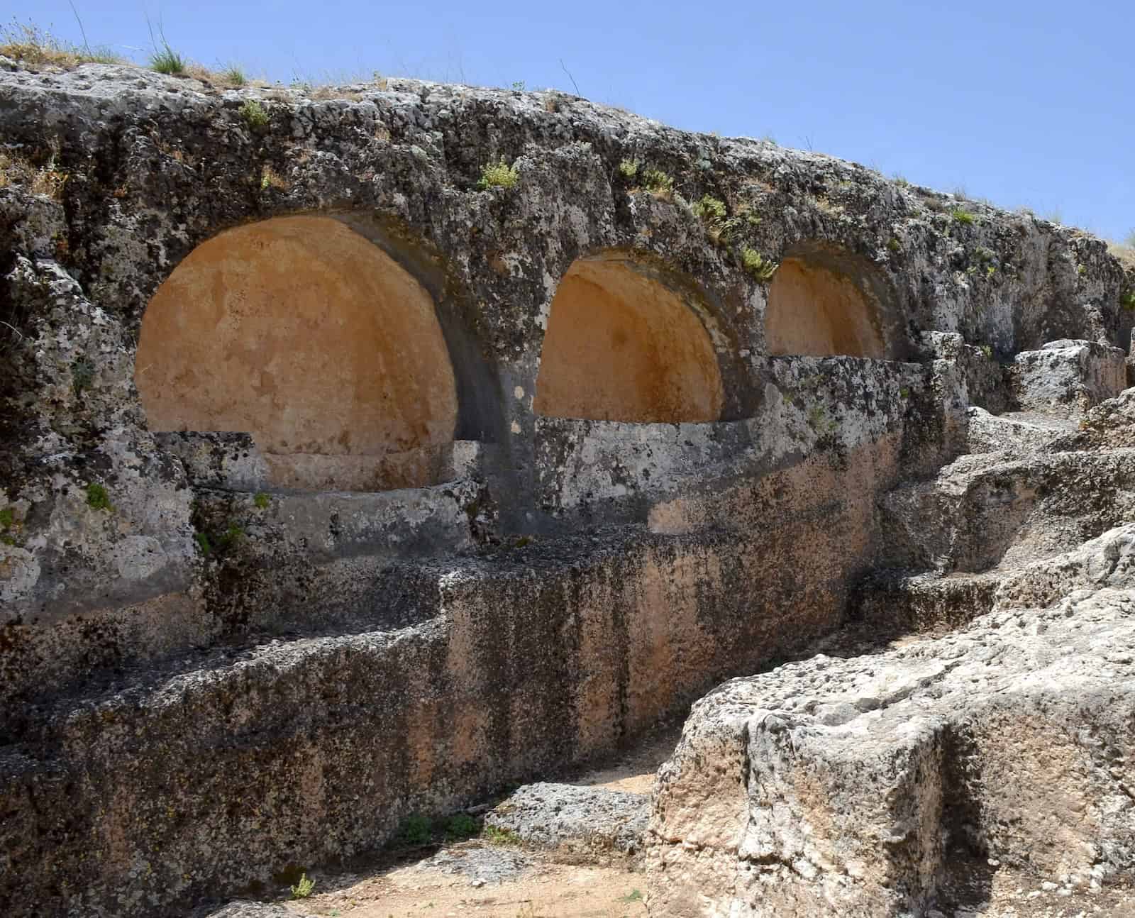 Niche graves with arcosolium