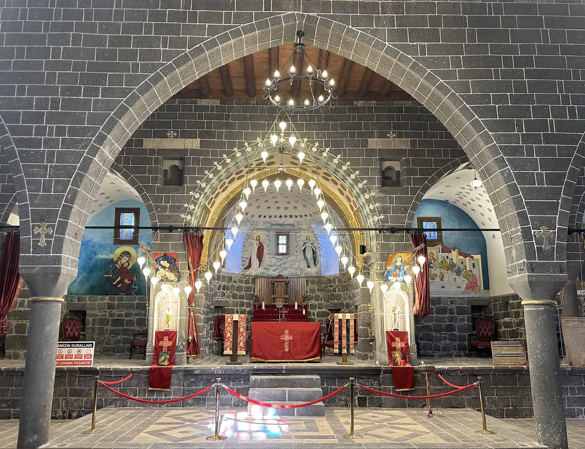 Main altar of Mar Petyun Chaldean Catholic Church in Diyarbakır, Turkey