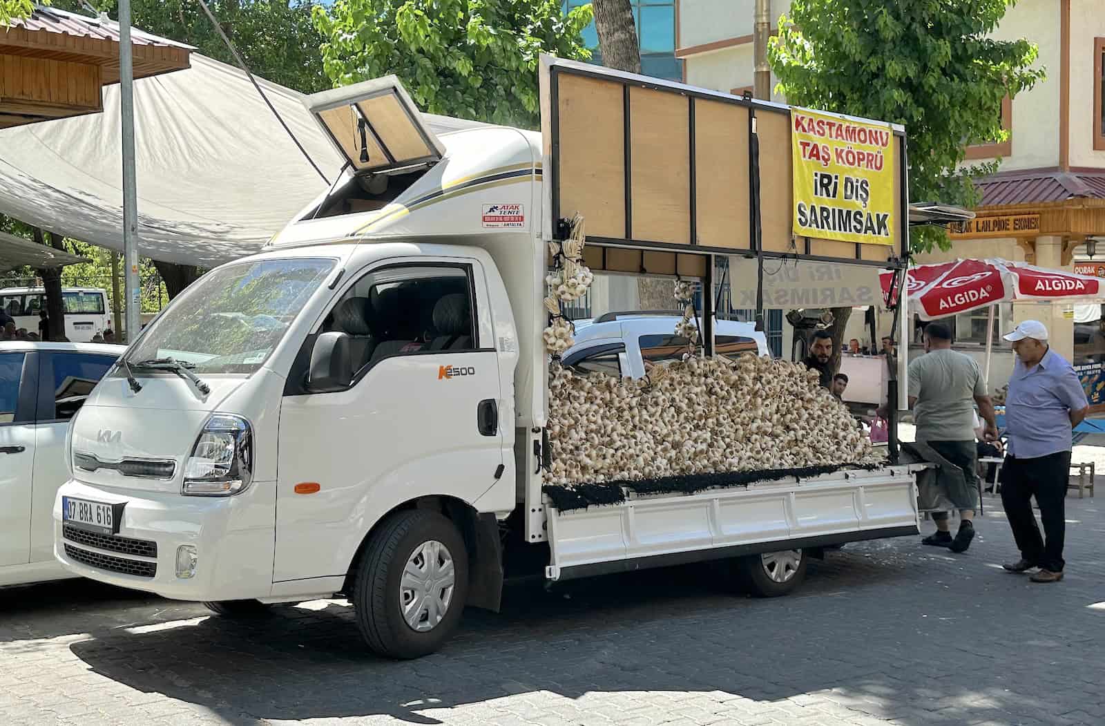 Garlic truck in Siirt, Turkey