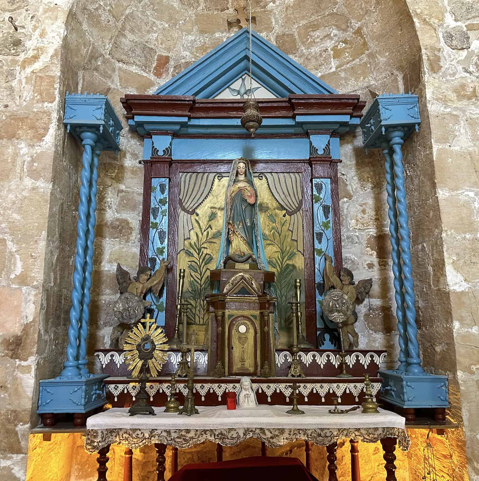 Side altar at Mar Hırmız Chaldean Church